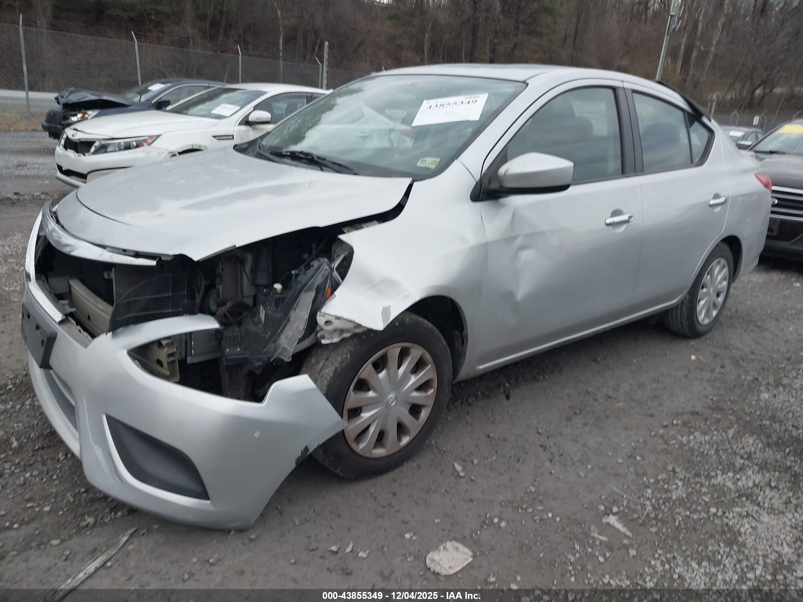 NISSAN VERSA image 2