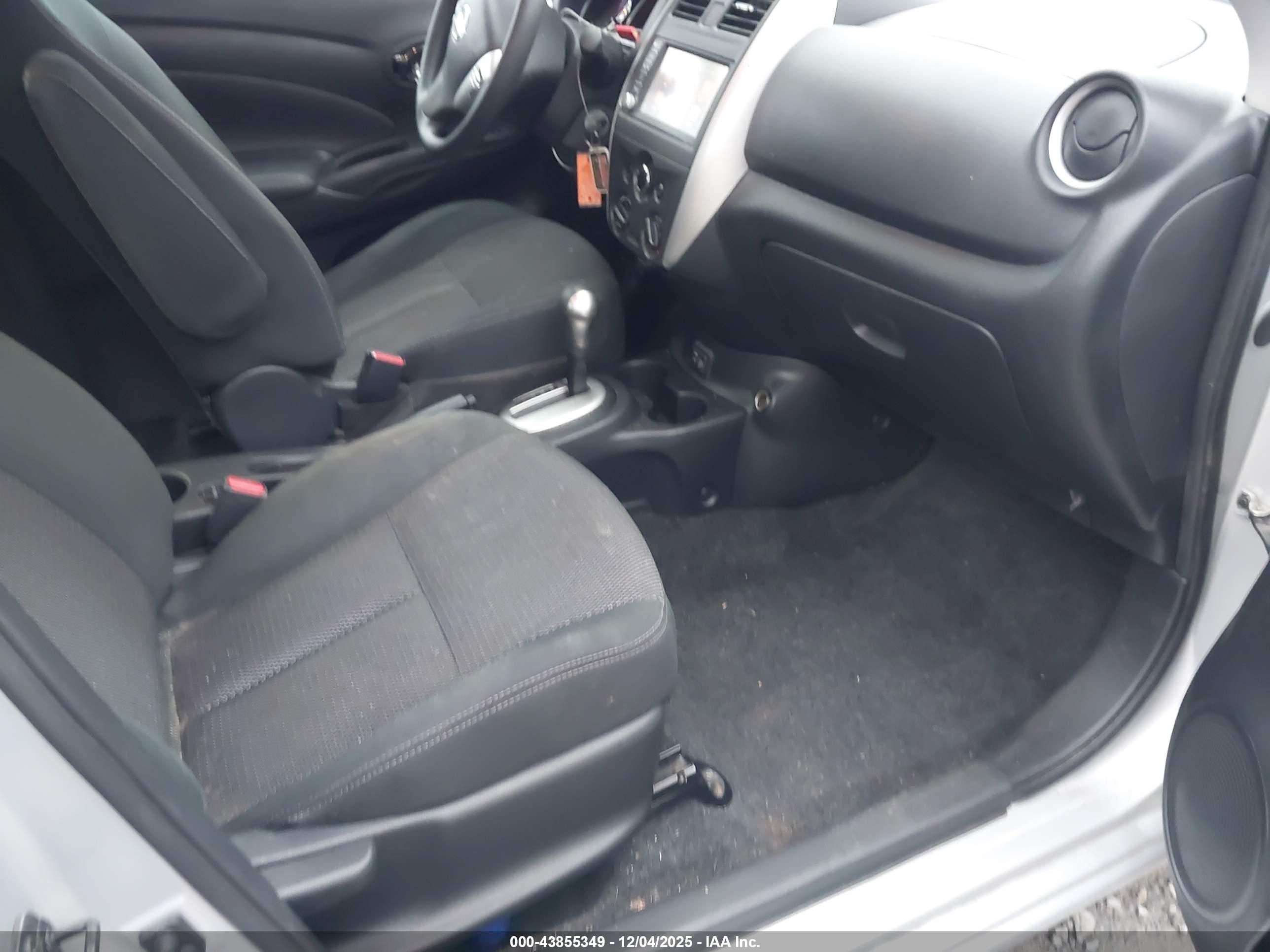 NISSAN VERSA image 5