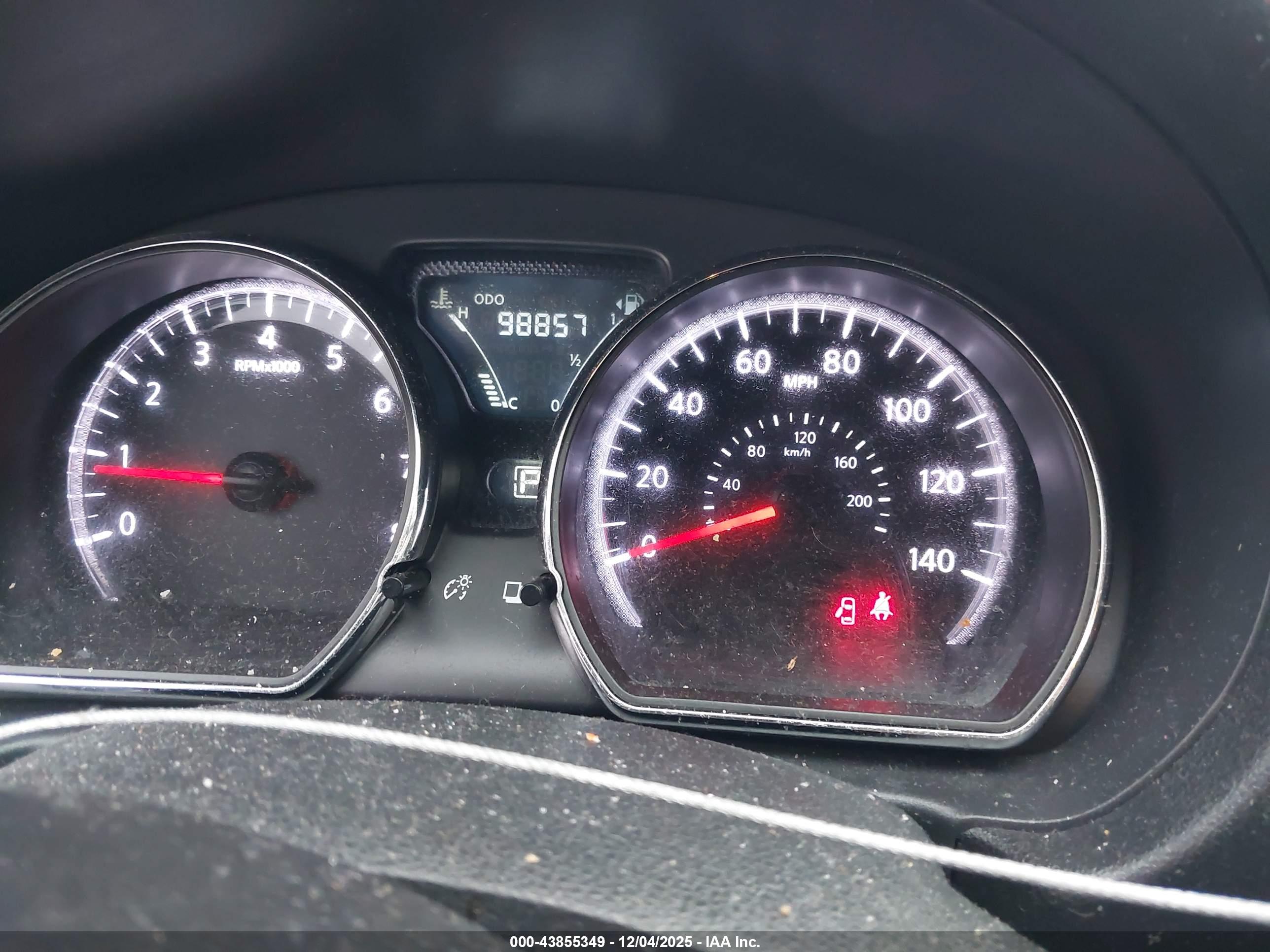 NISSAN VERSA image 7