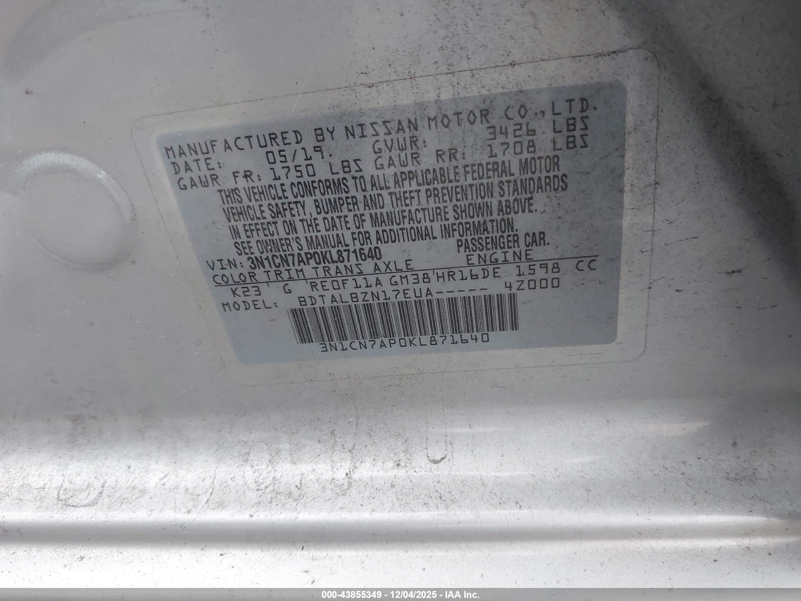 NISSAN VERSA image 9