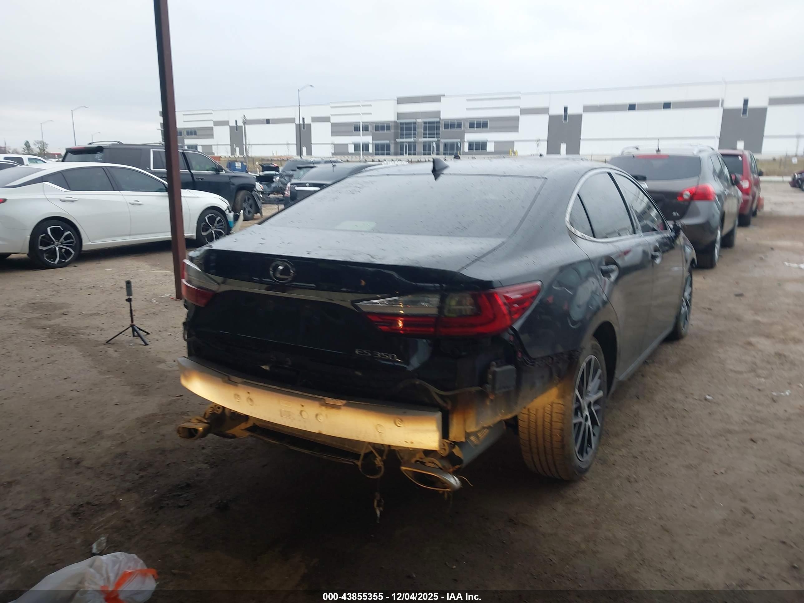 LEXUS ES image 4