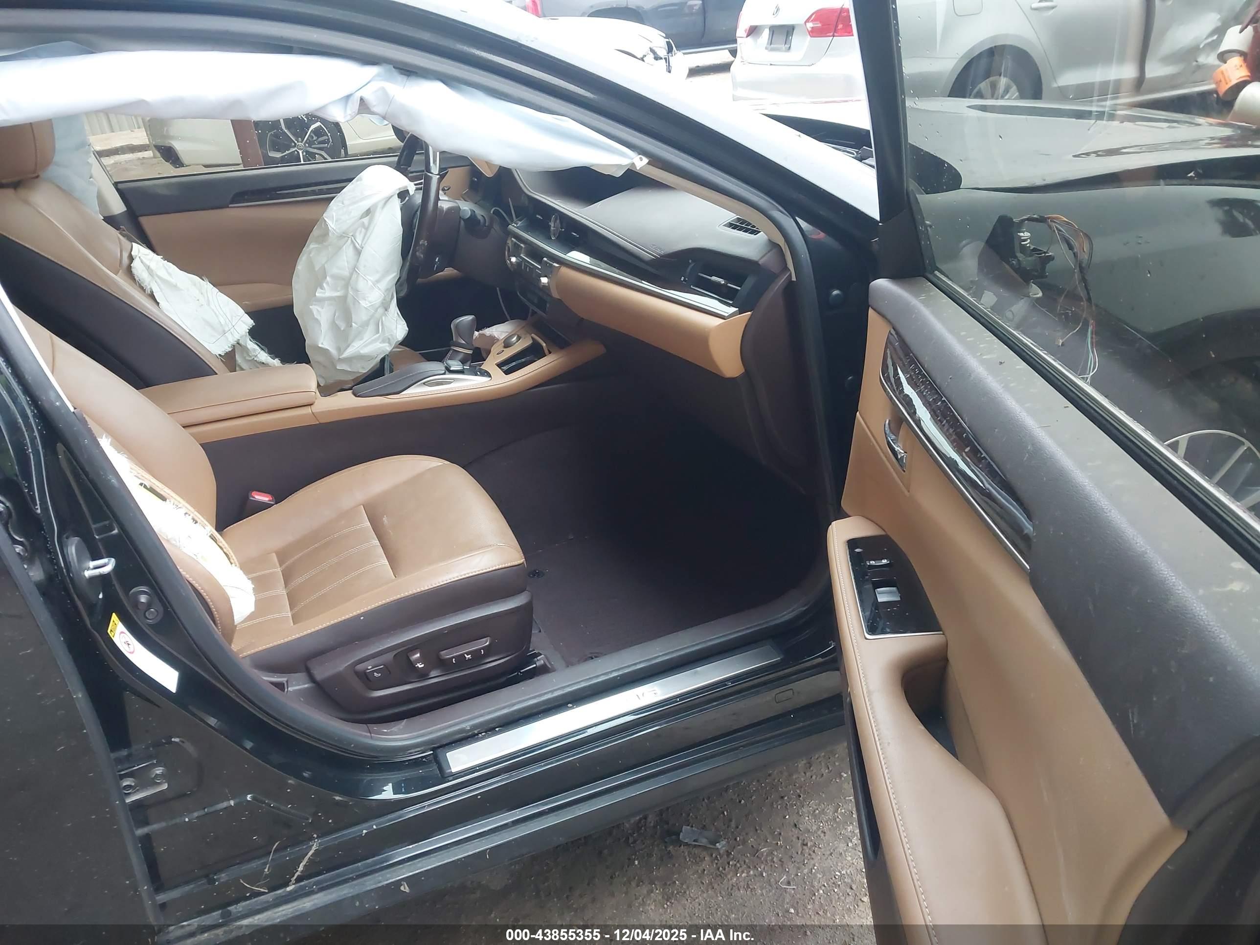 LEXUS ES image 5