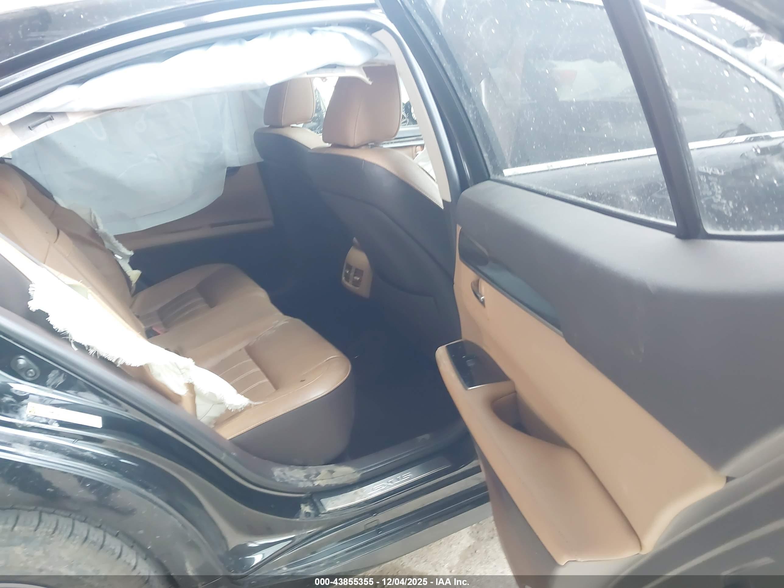 LEXUS ES image 8
