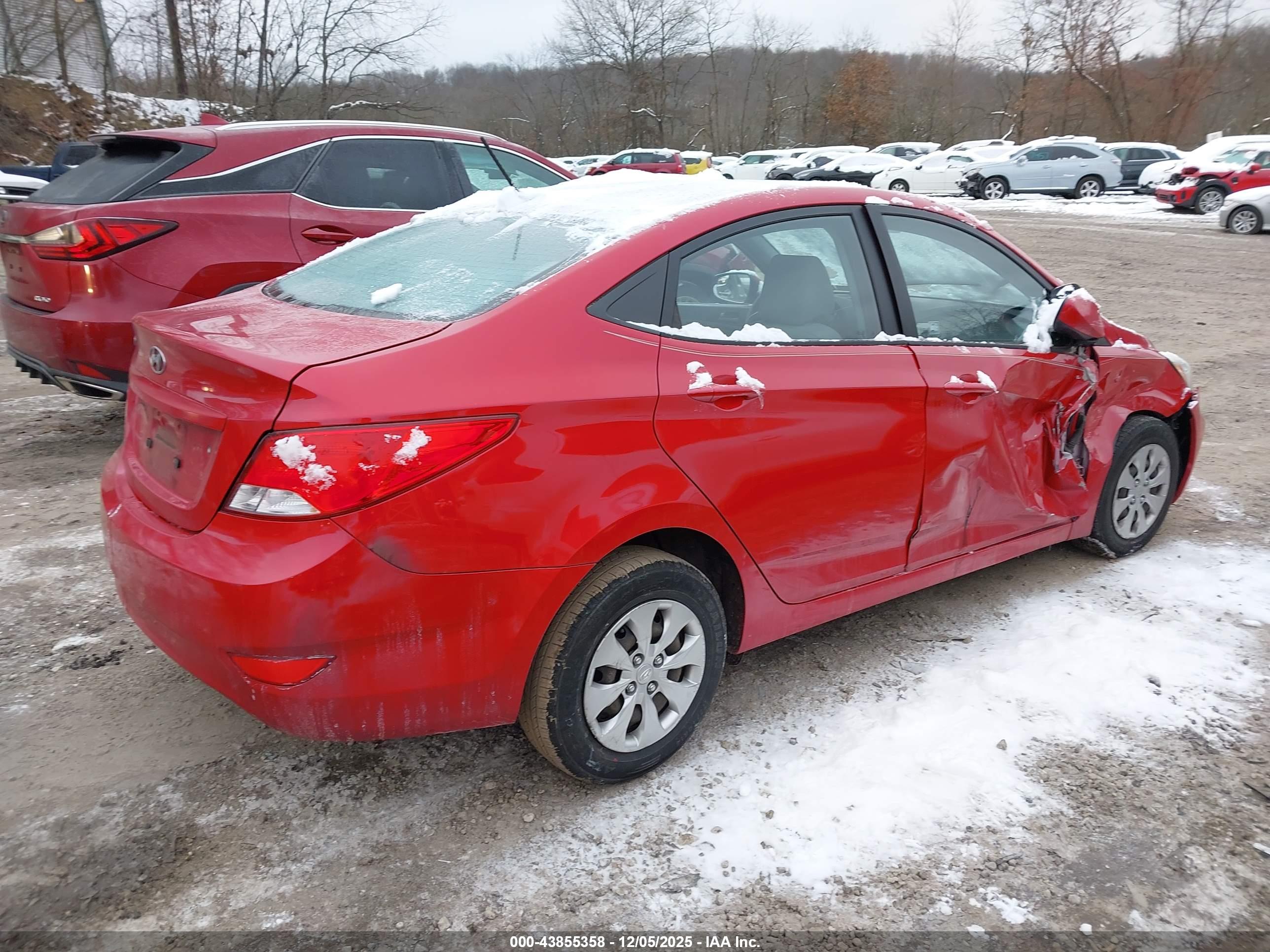HYUNDAI ACCENT image 4