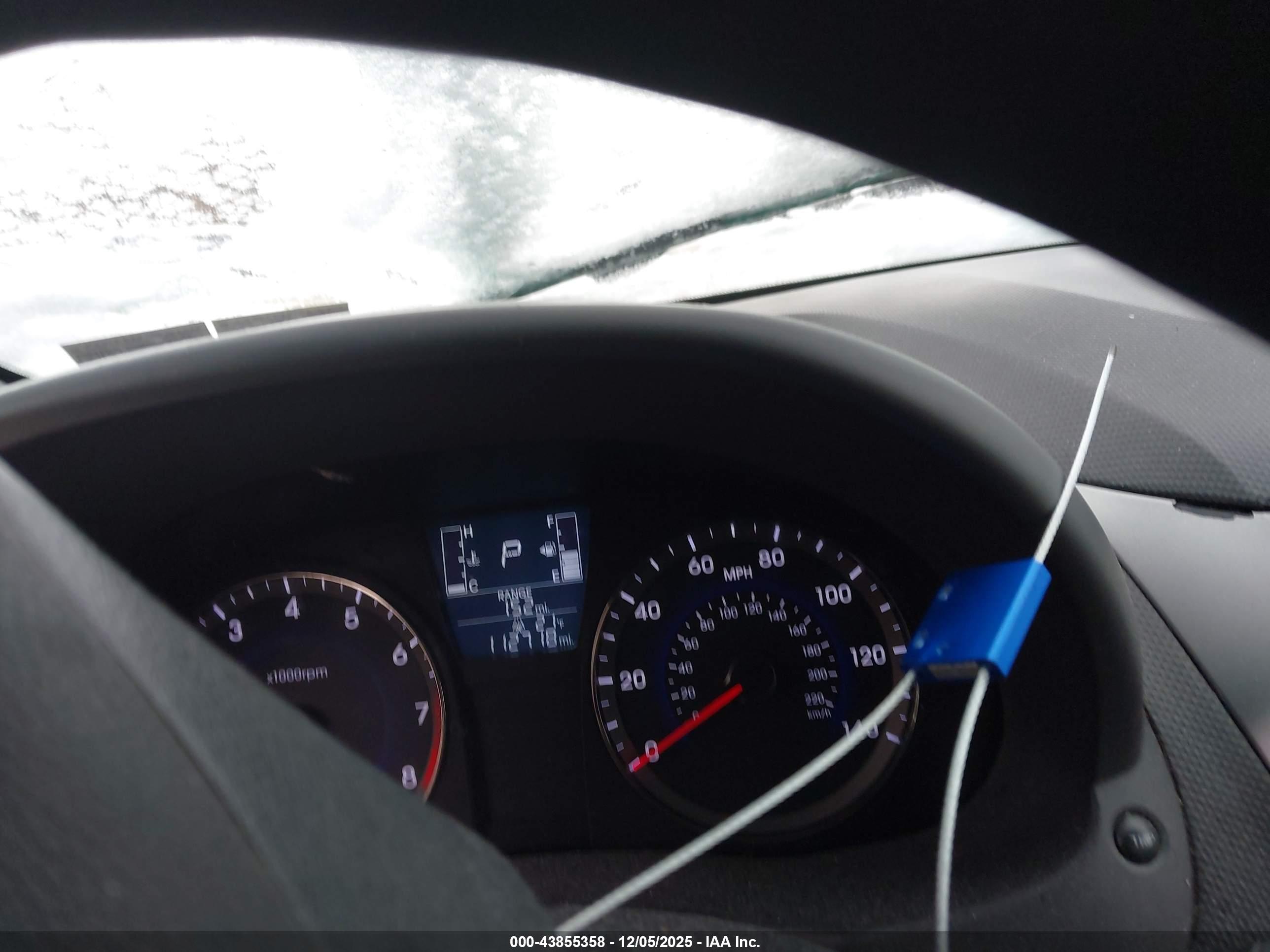 HYUNDAI ACCENT image 7