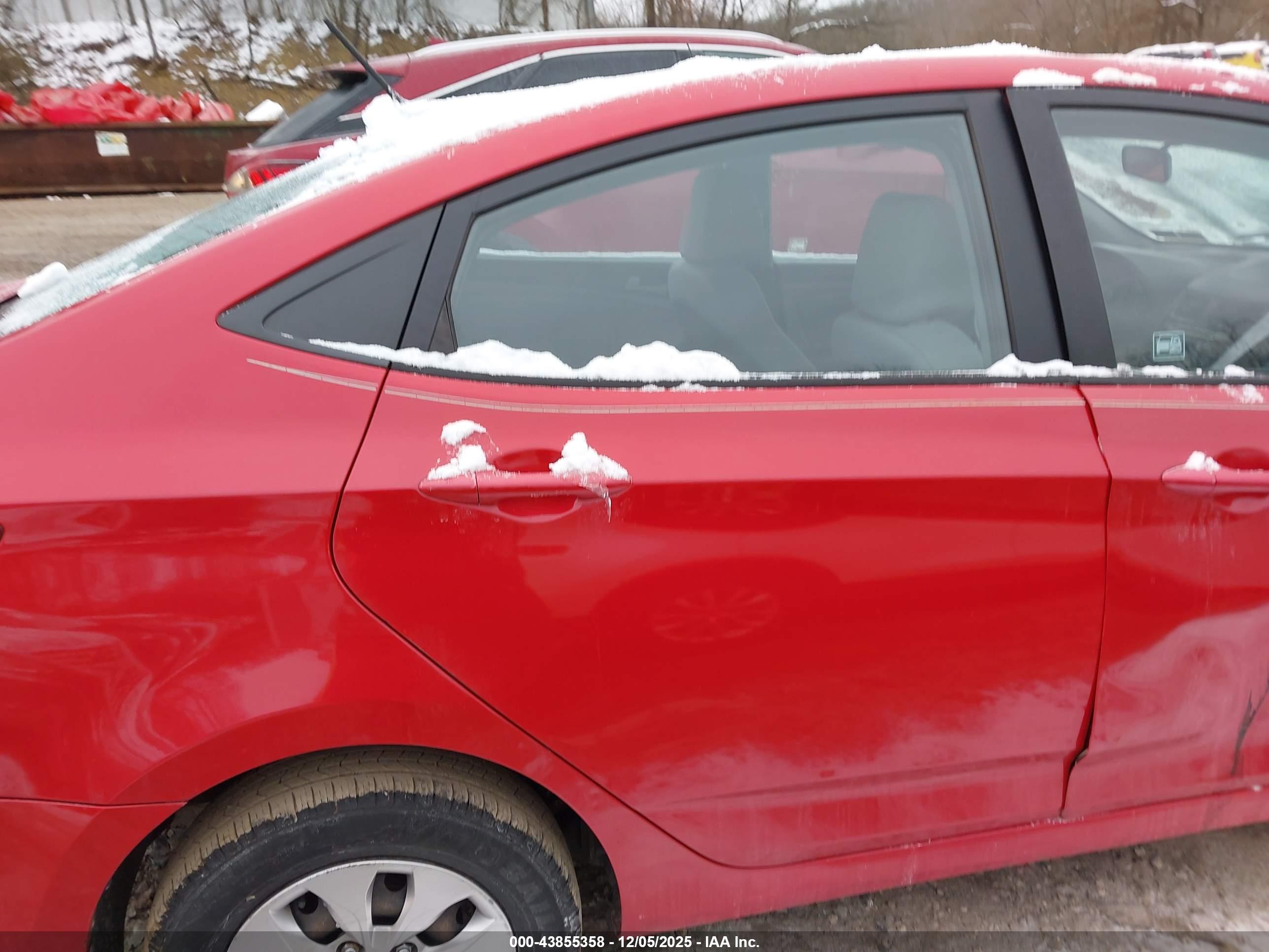 HYUNDAI ACCENT image 8