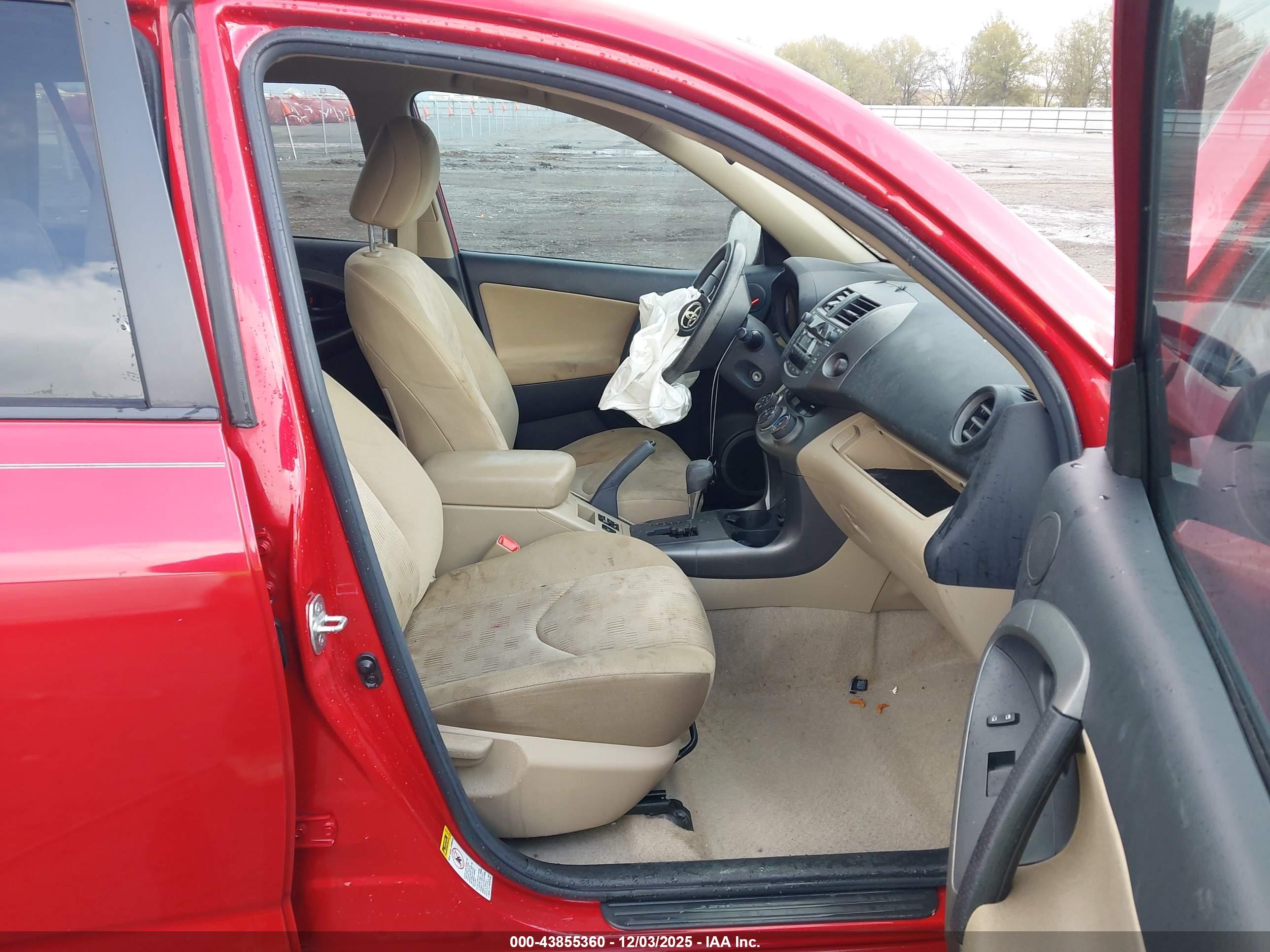 TOYOTA RAV4 image 5