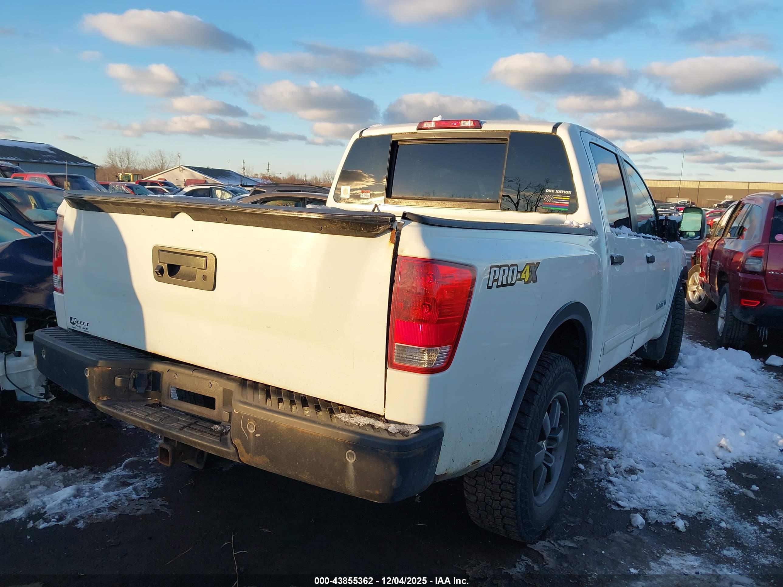 NISSAN TITAN image 4