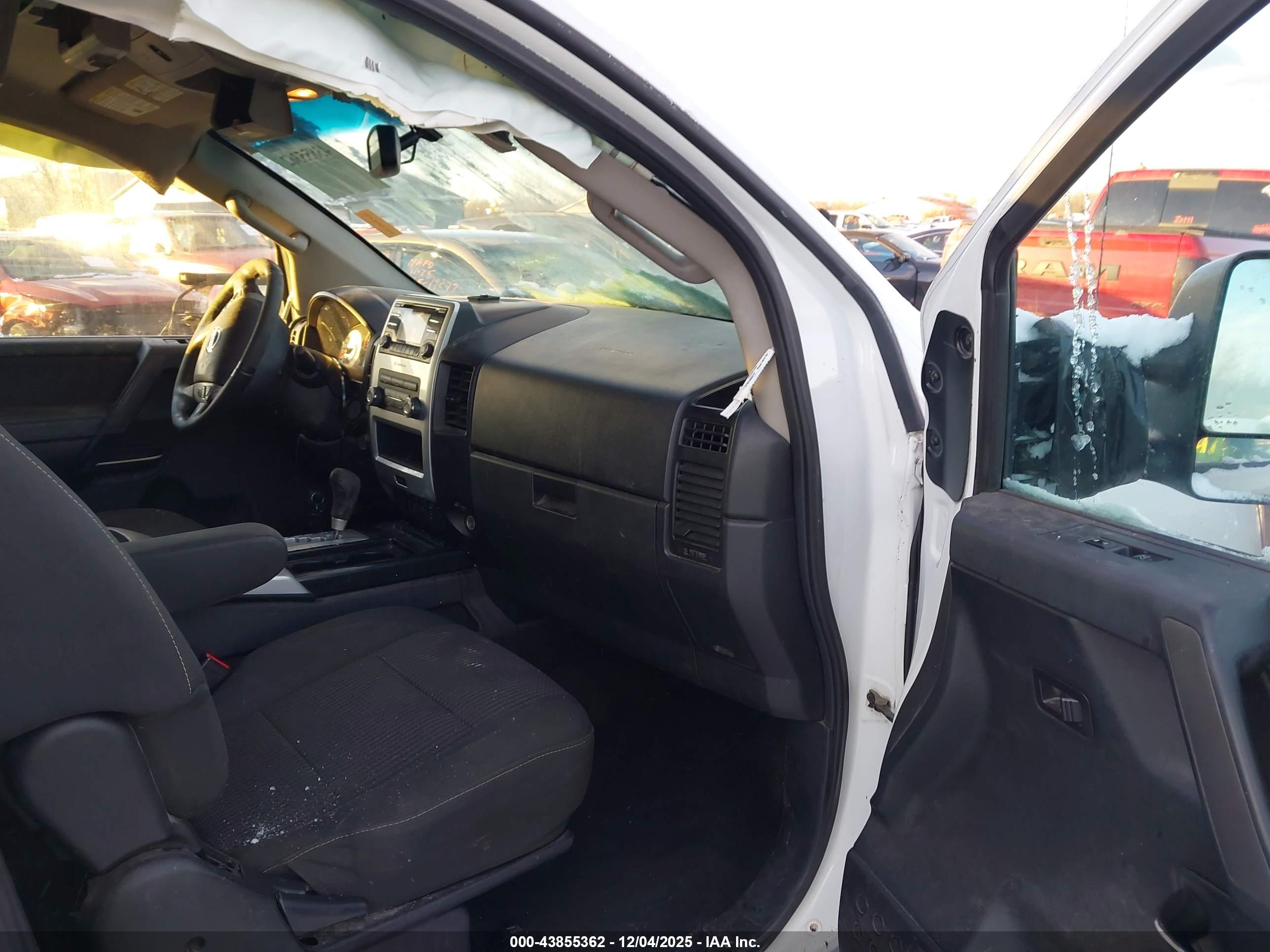 NISSAN TITAN image 5