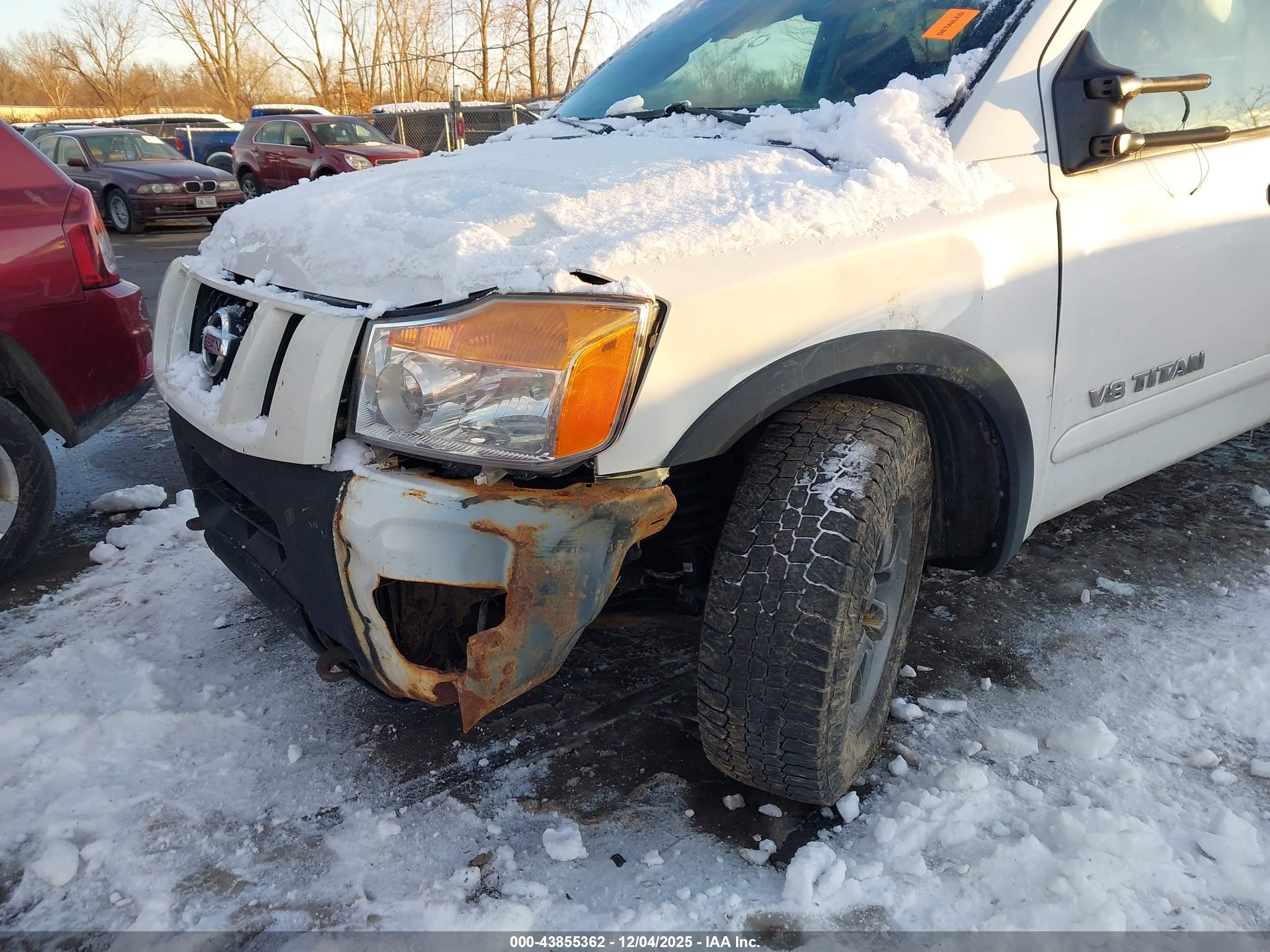 NISSAN TITAN image 6