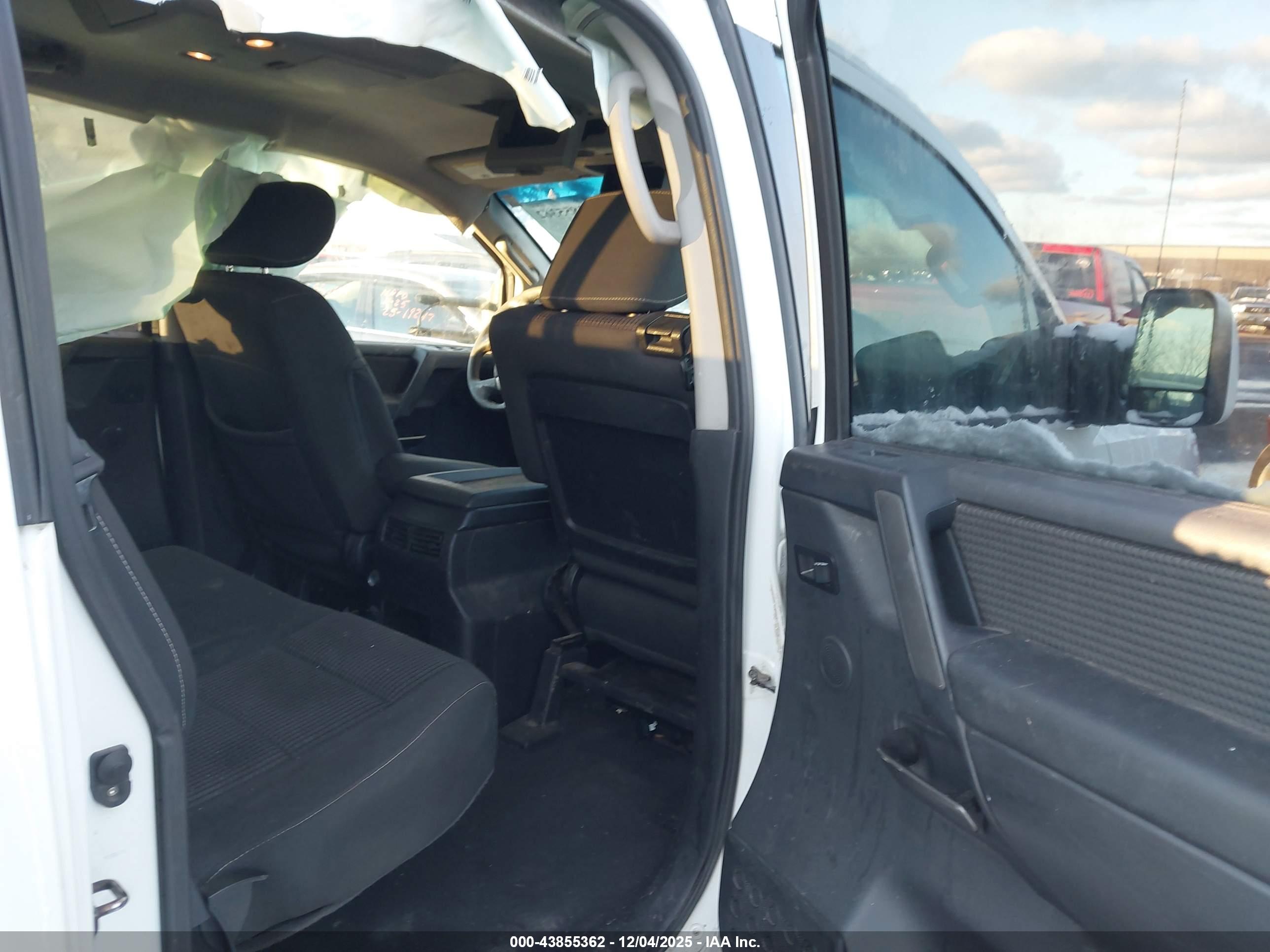 NISSAN TITAN image 8