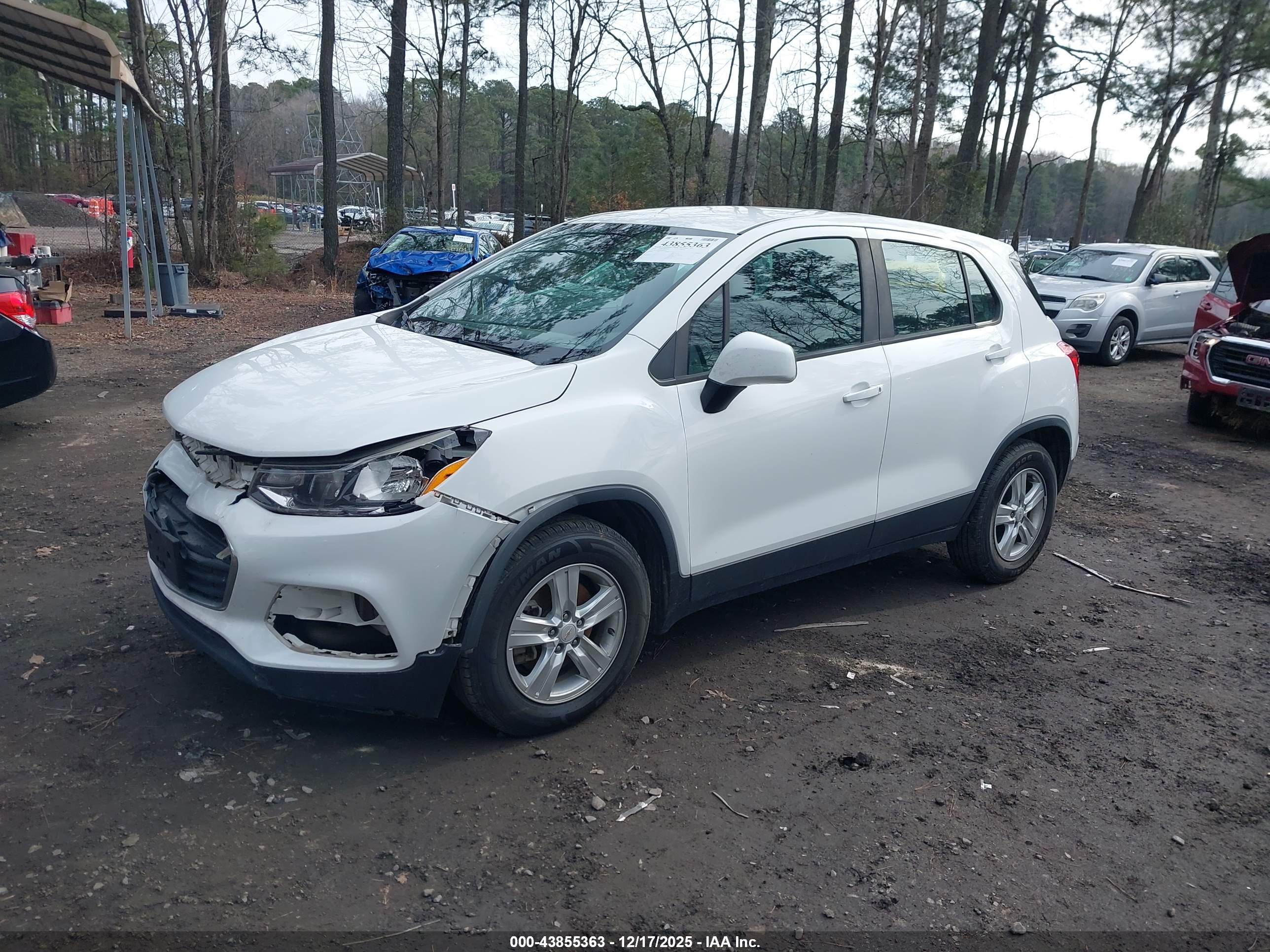 CHEVROLET TRAX image 2