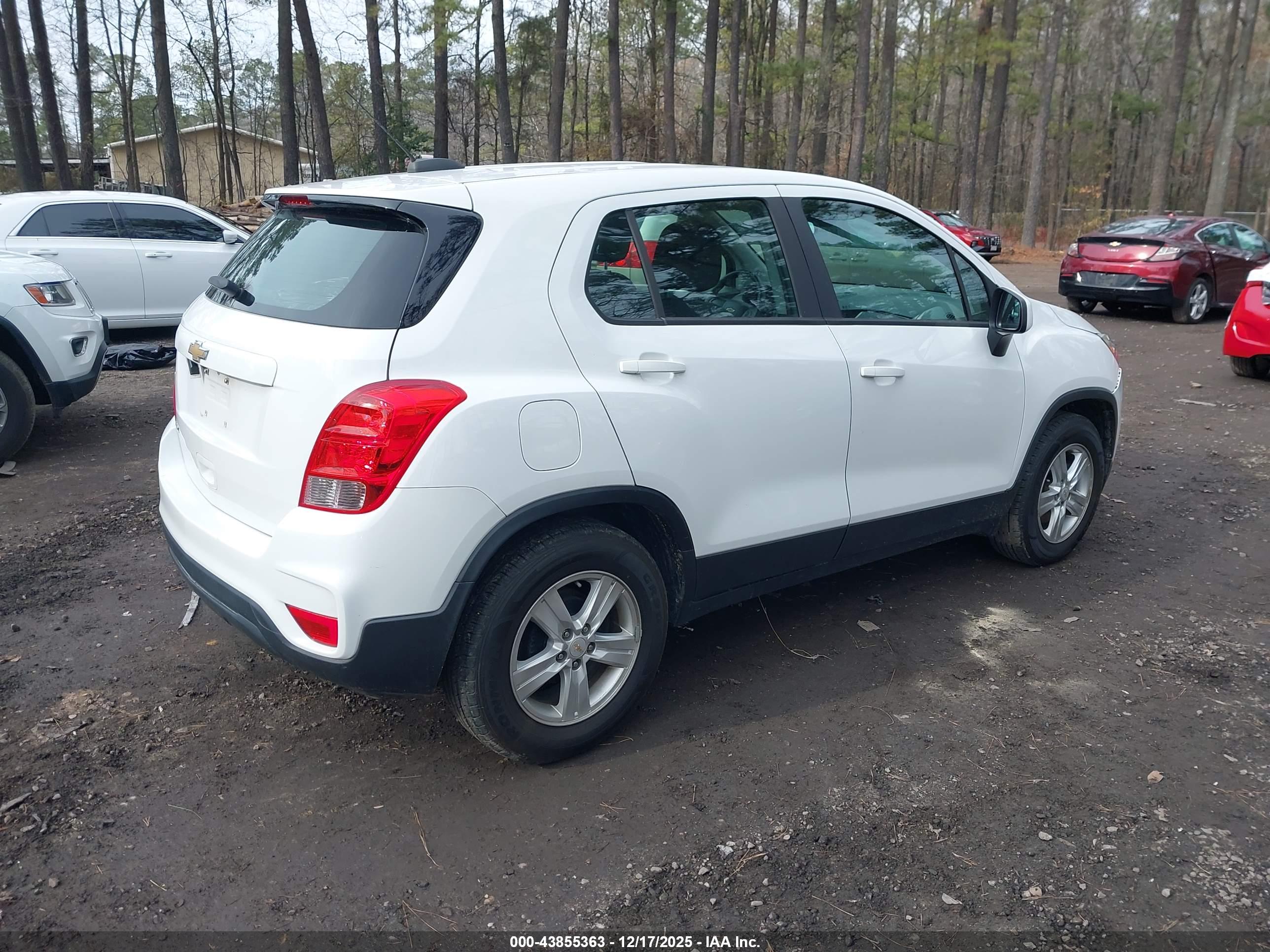 CHEVROLET TRAX image 4