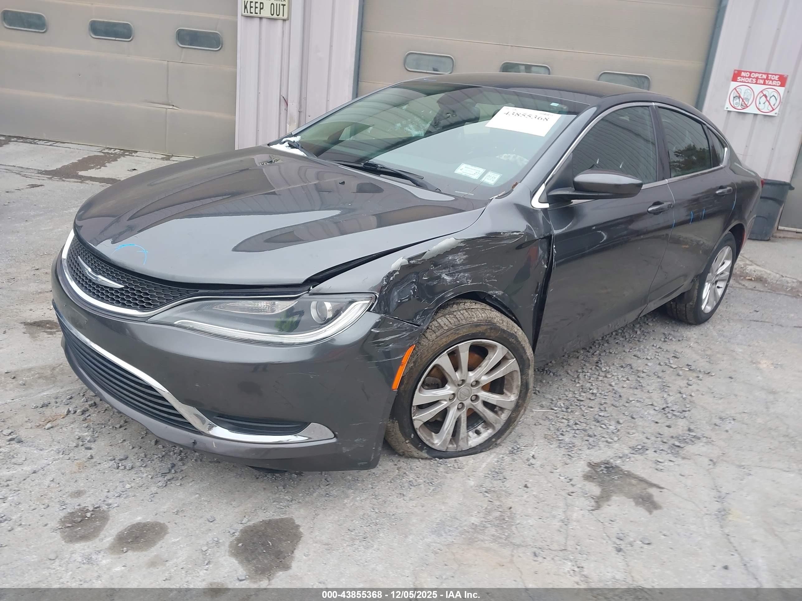 CHRYSLER 200 image 2