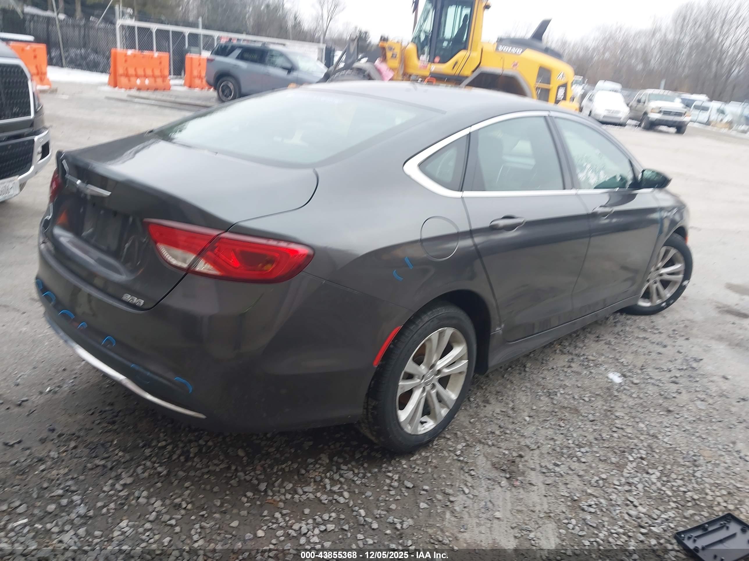 CHRYSLER 200 image 4