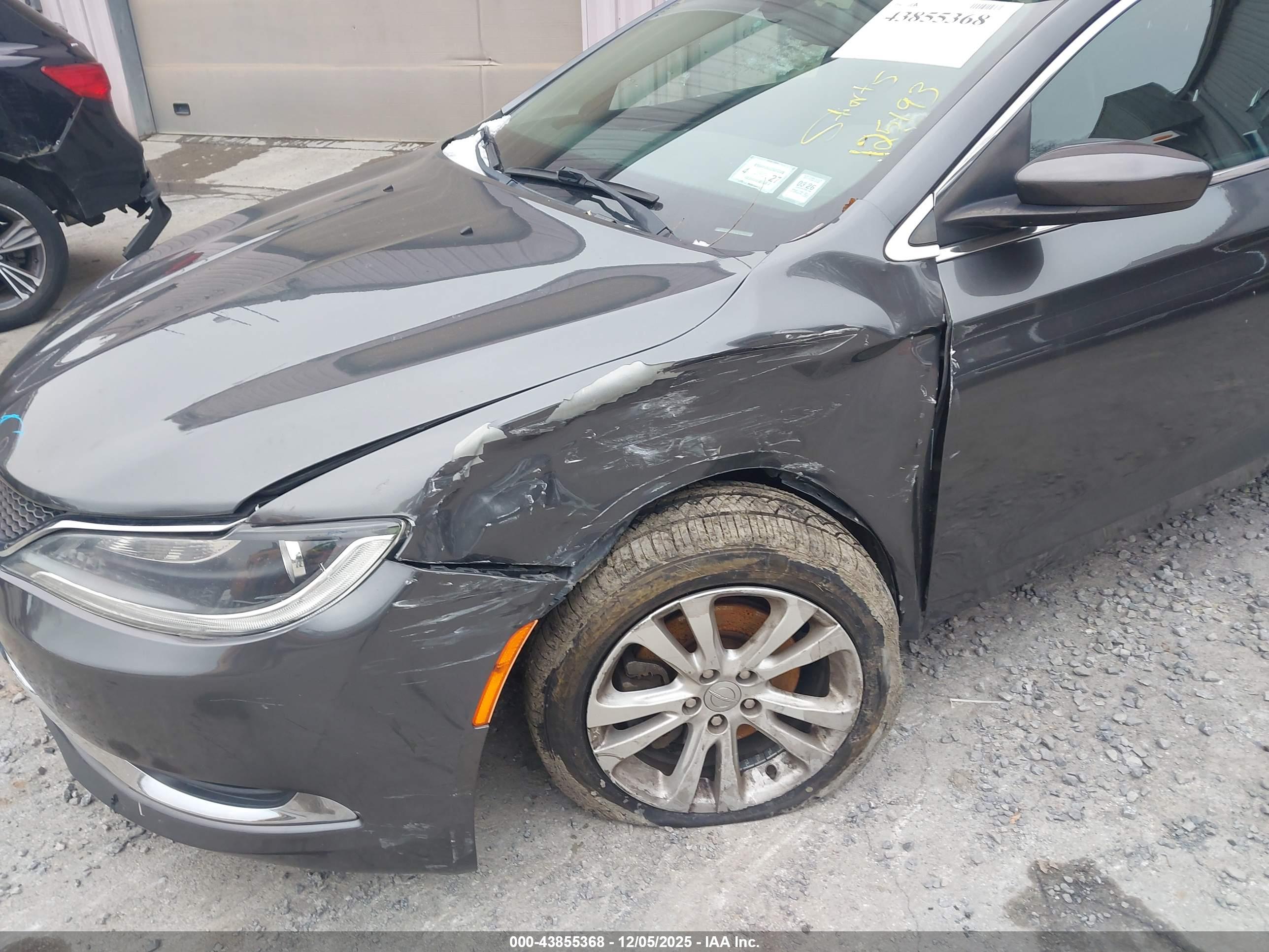CHRYSLER 200 image 6