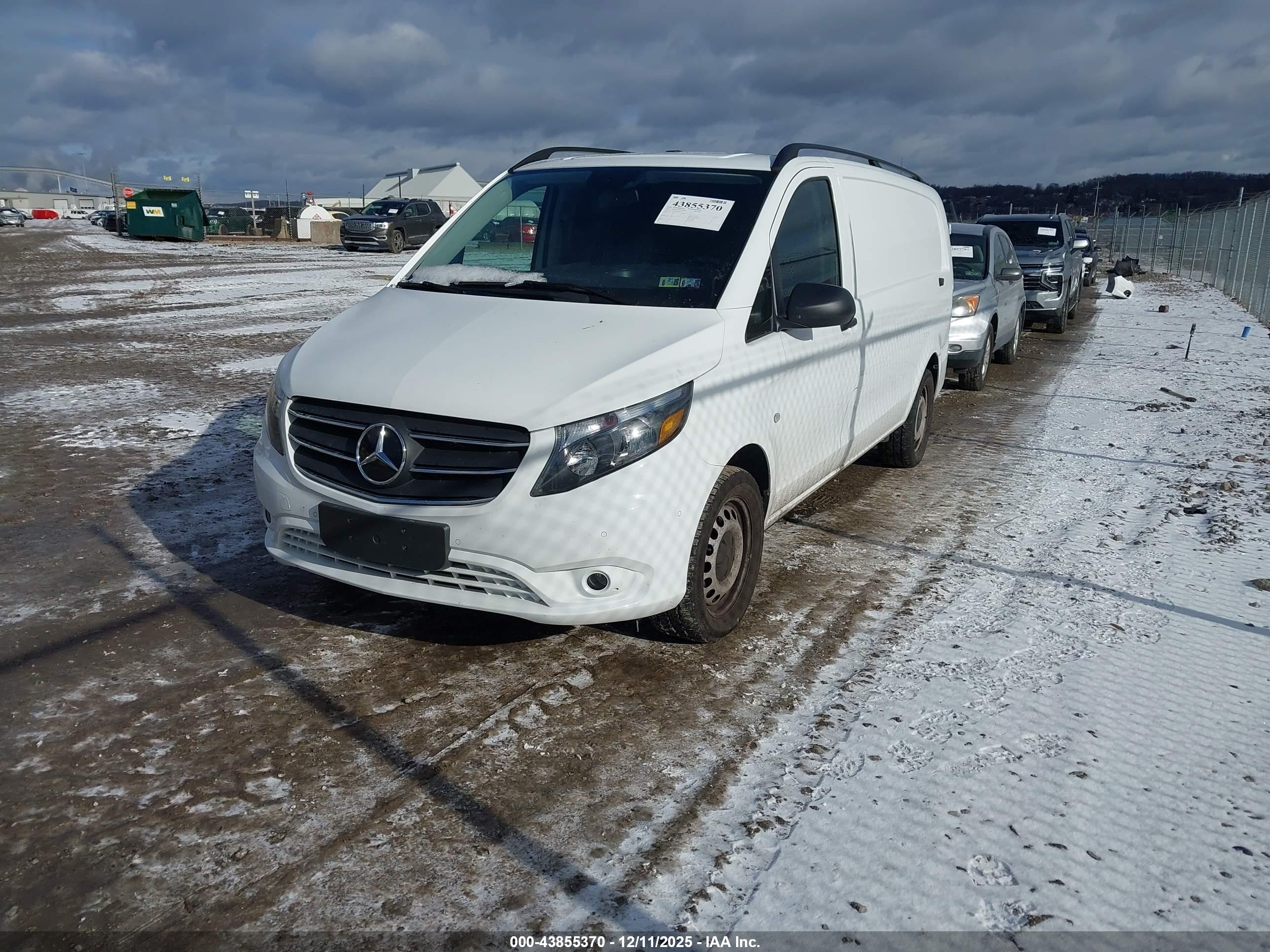 MERCEDES-BENZ METRIS image 2