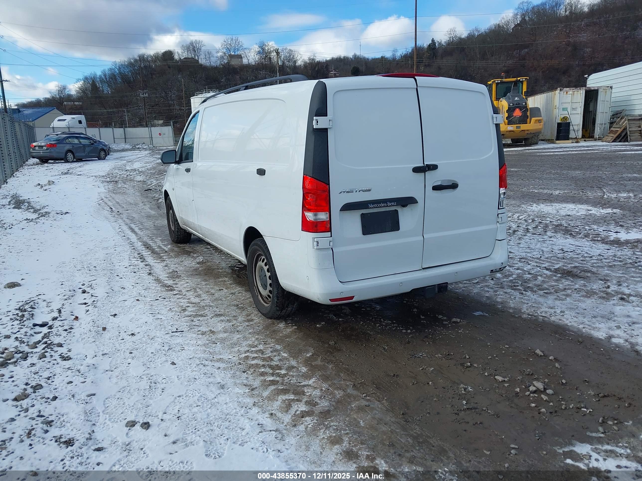 MERCEDES-BENZ METRIS image 3