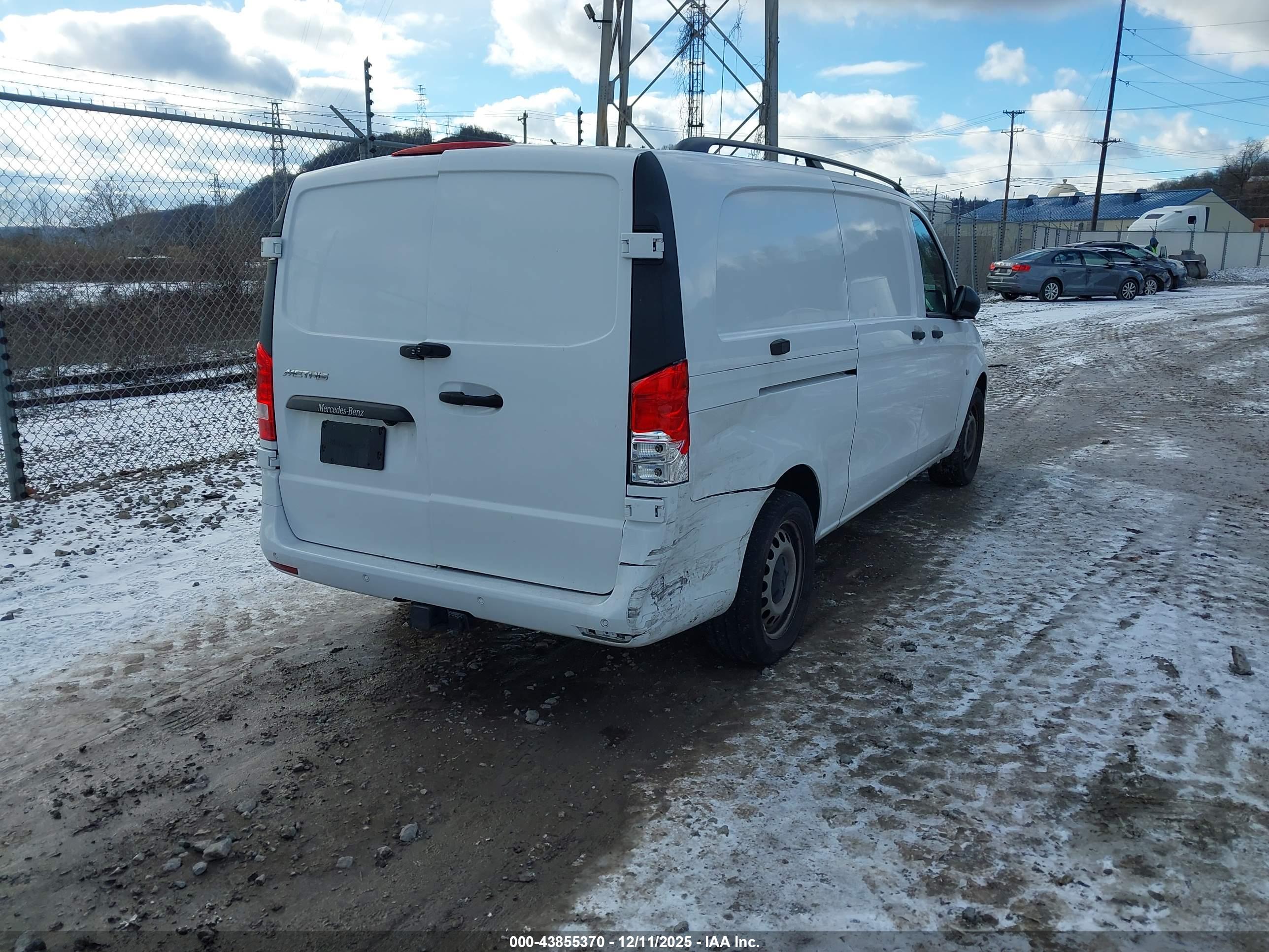 MERCEDES-BENZ METRIS image 4