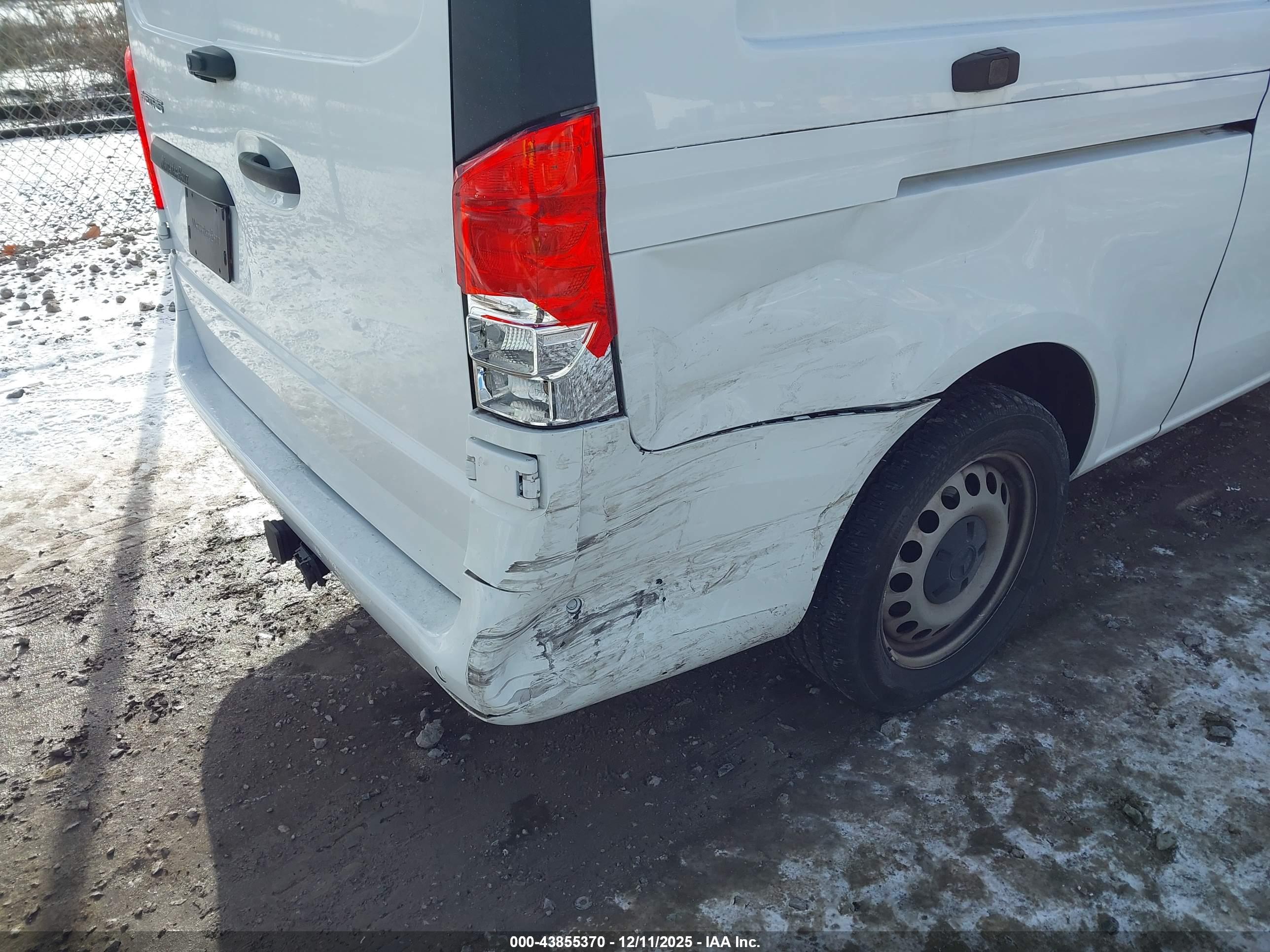 MERCEDES-BENZ METRIS image 6