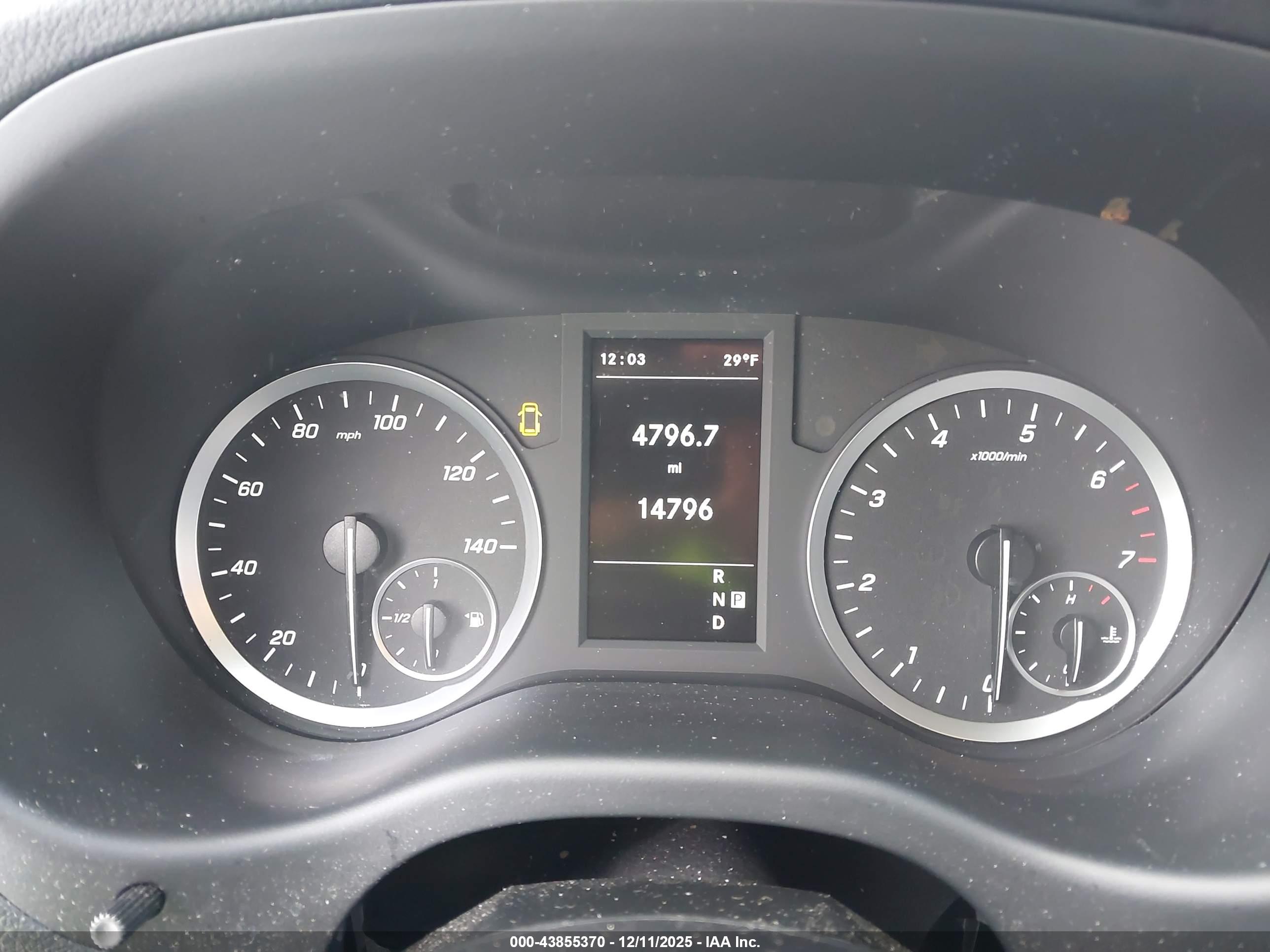 MERCEDES-BENZ METRIS image 7