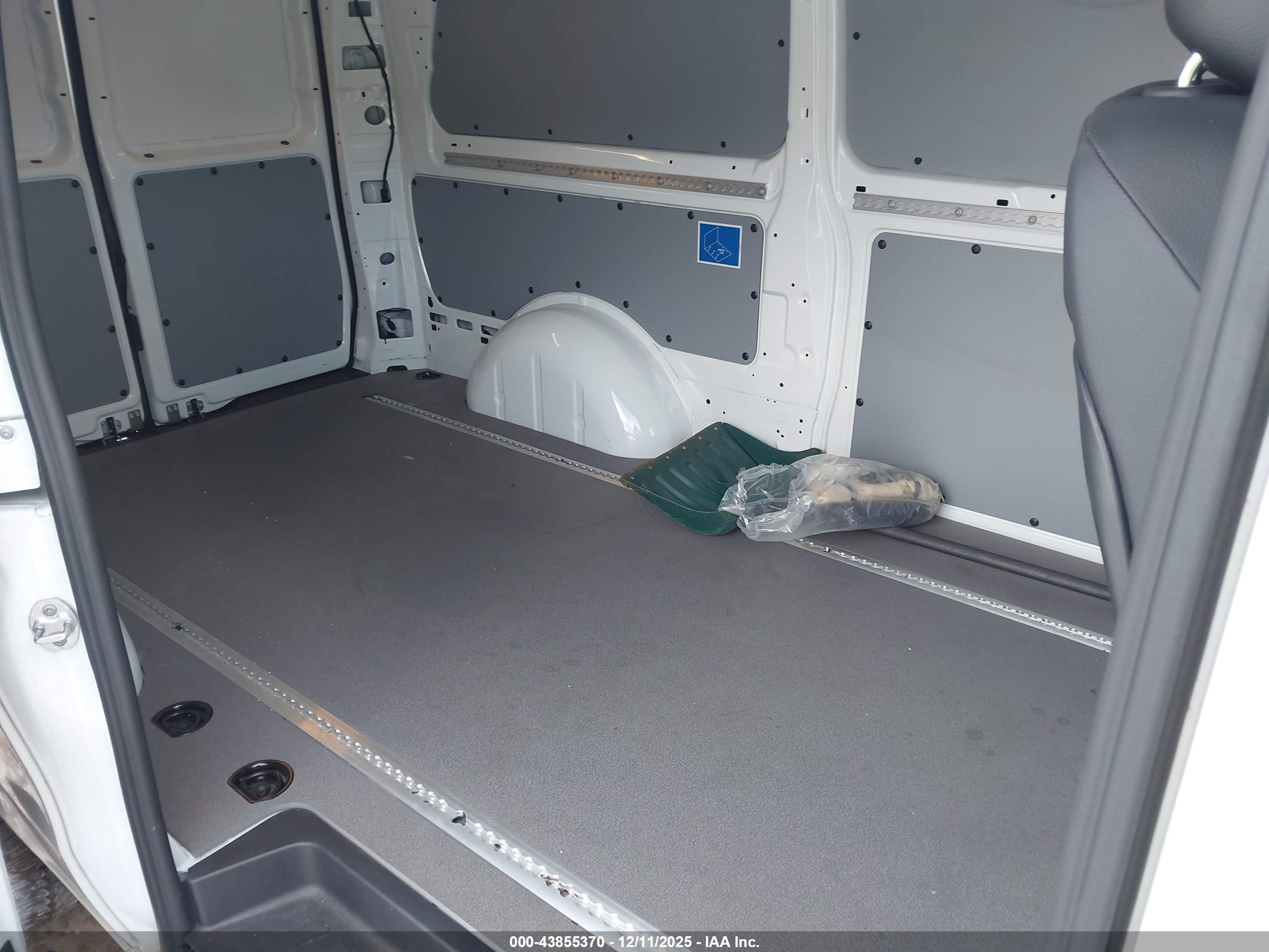 MERCEDES-BENZ METRIS image 8