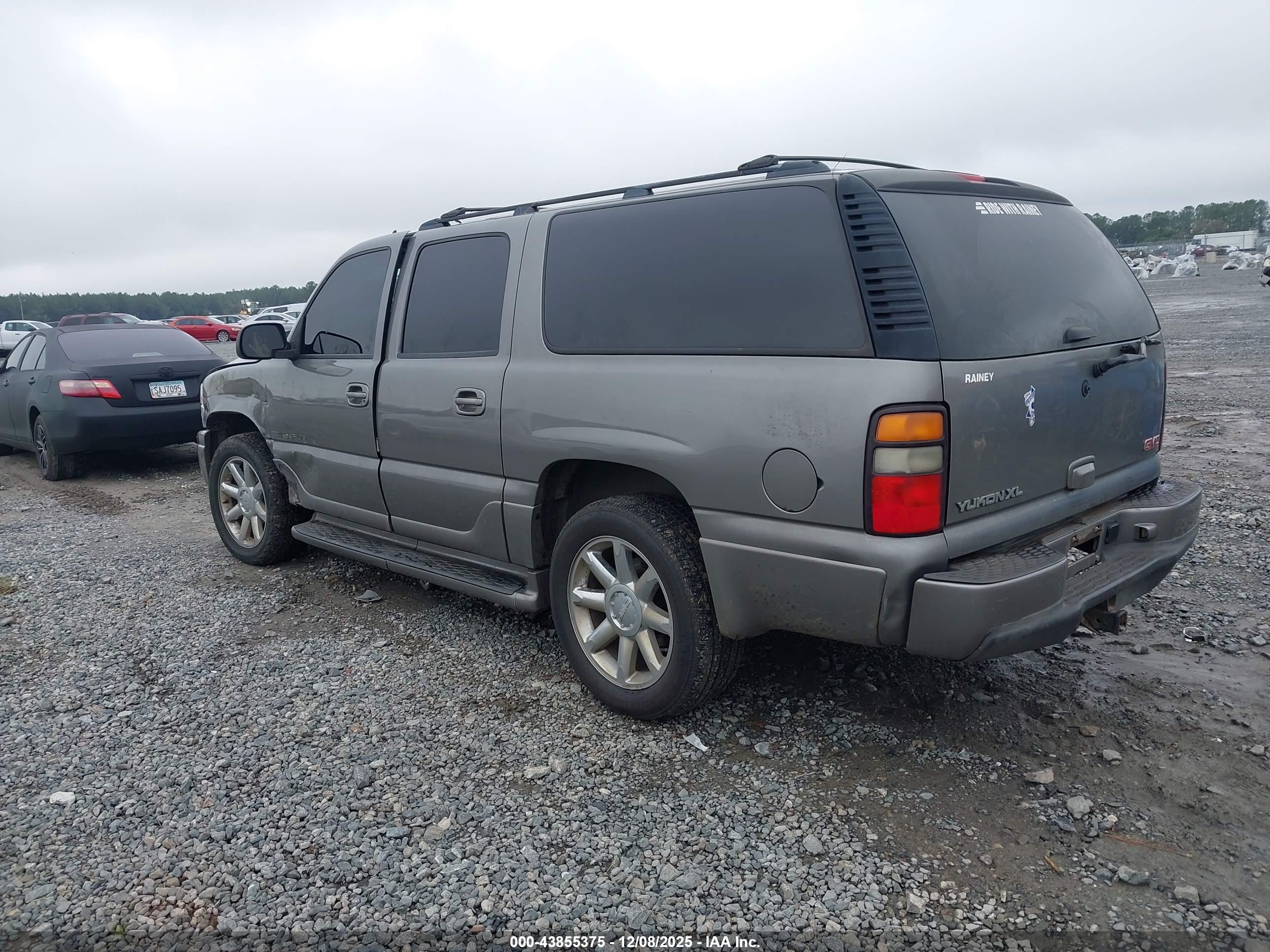 GMC YUKON image 3