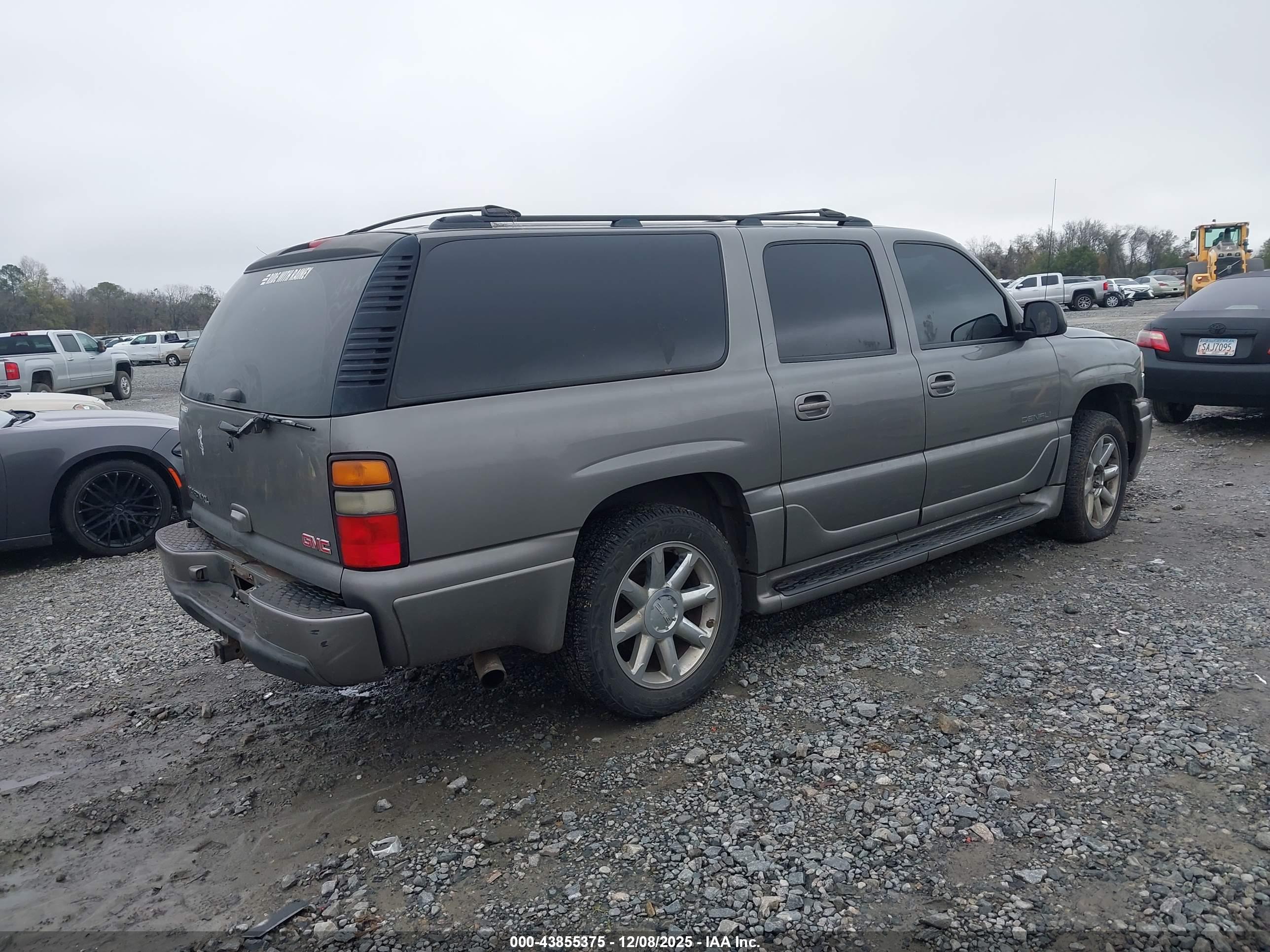 GMC YUKON image 4