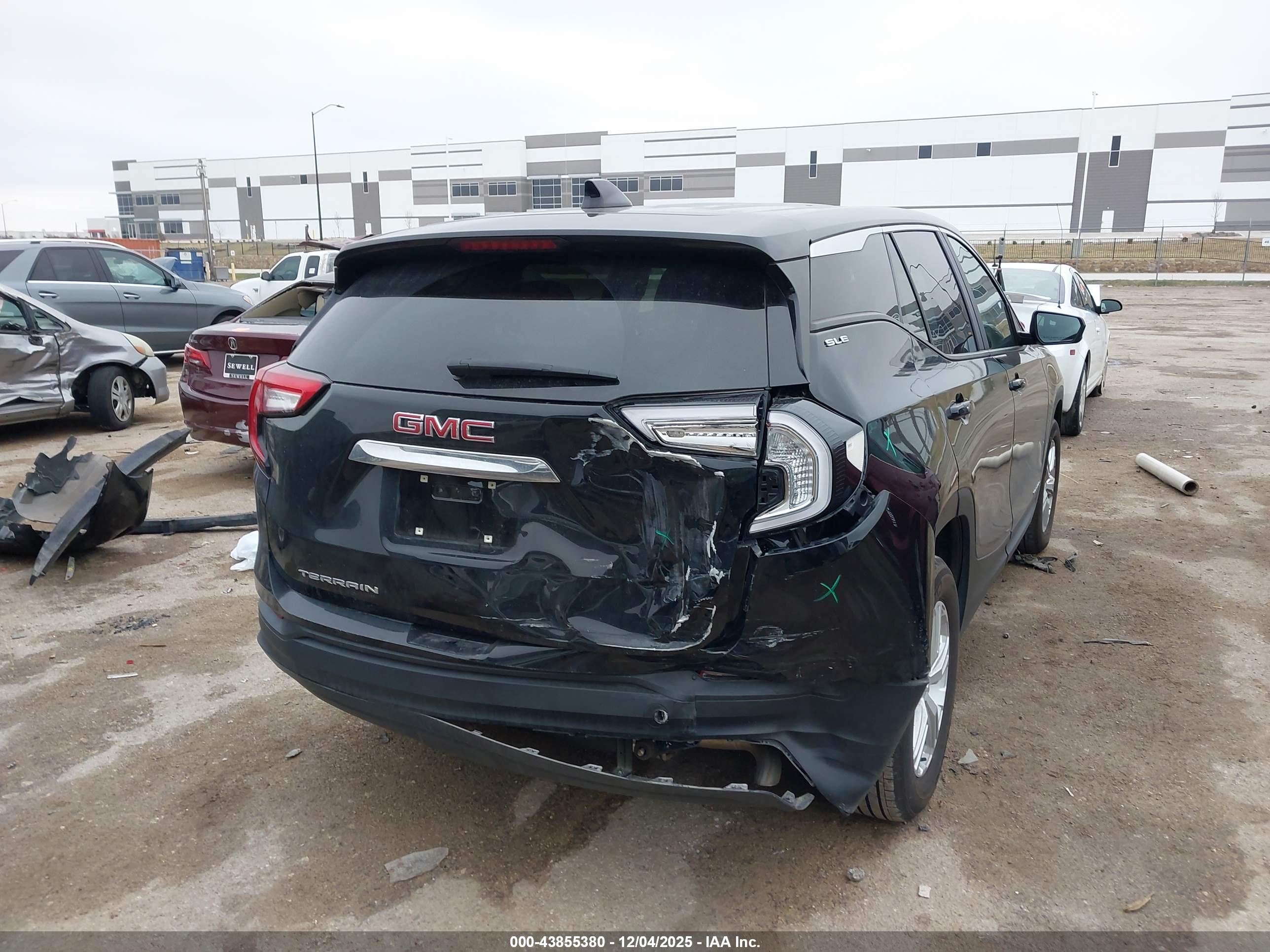 GMC TERRAIN image 4