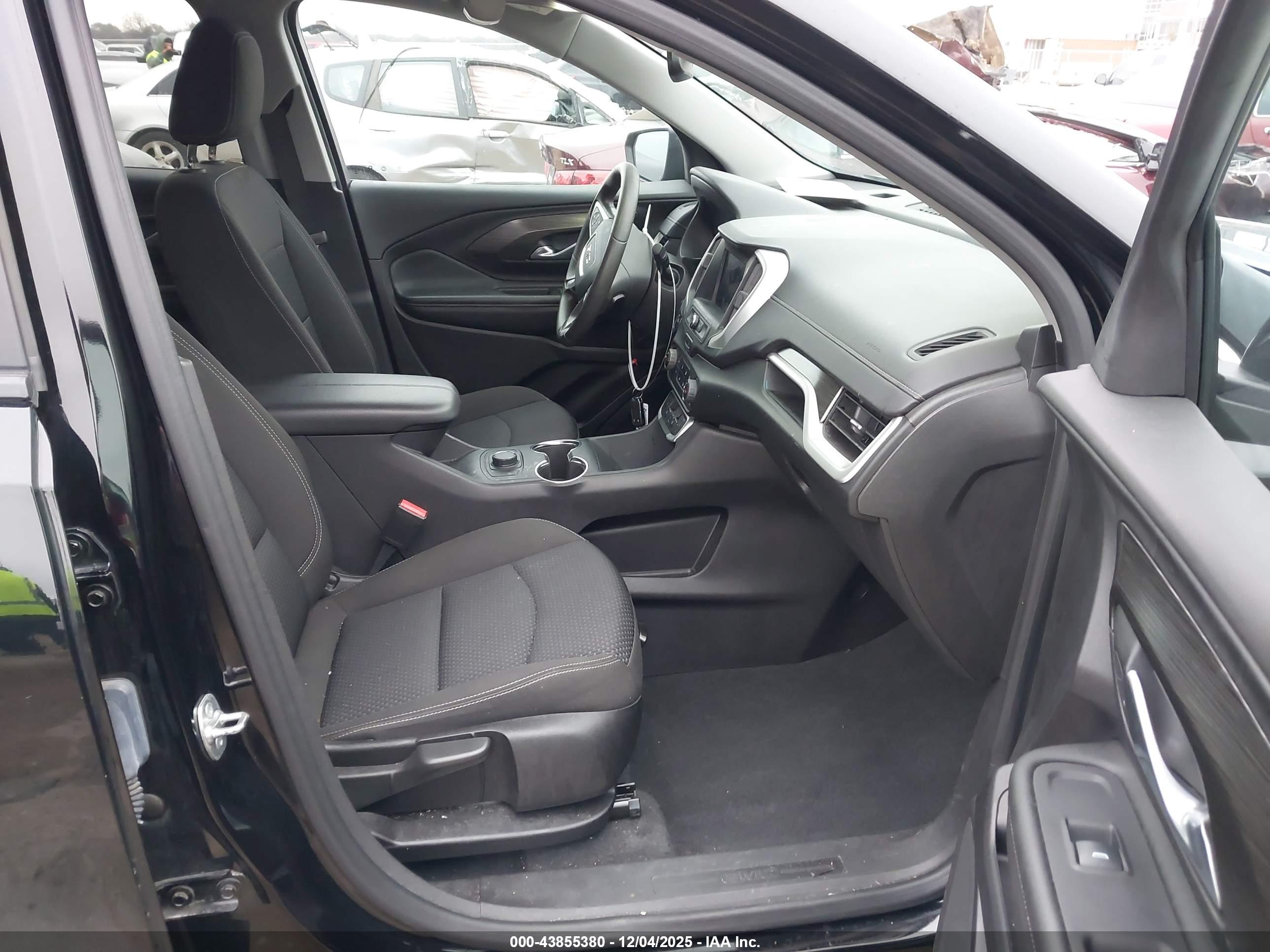 GMC TERRAIN image 5