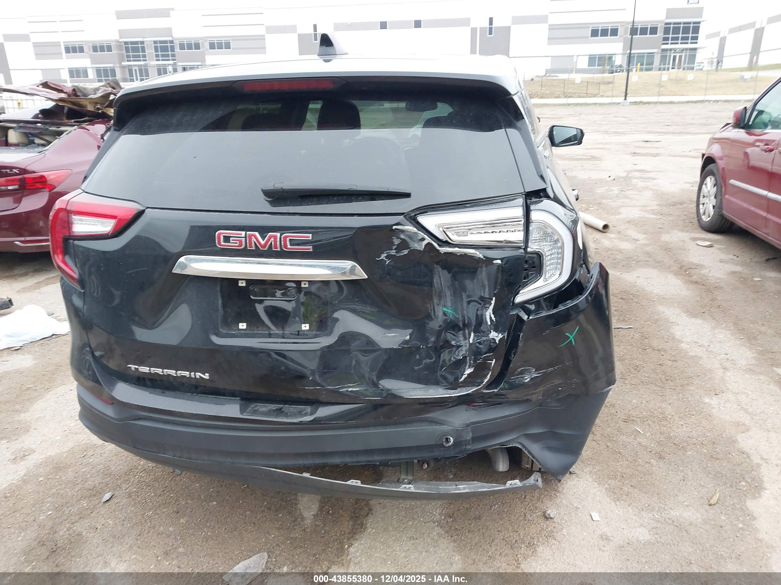 GMC TERRAIN image 6