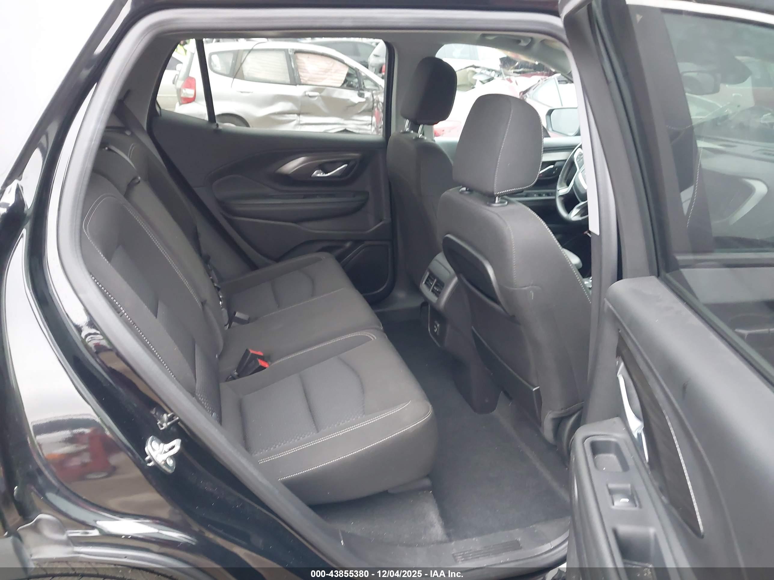 GMC TERRAIN image 8