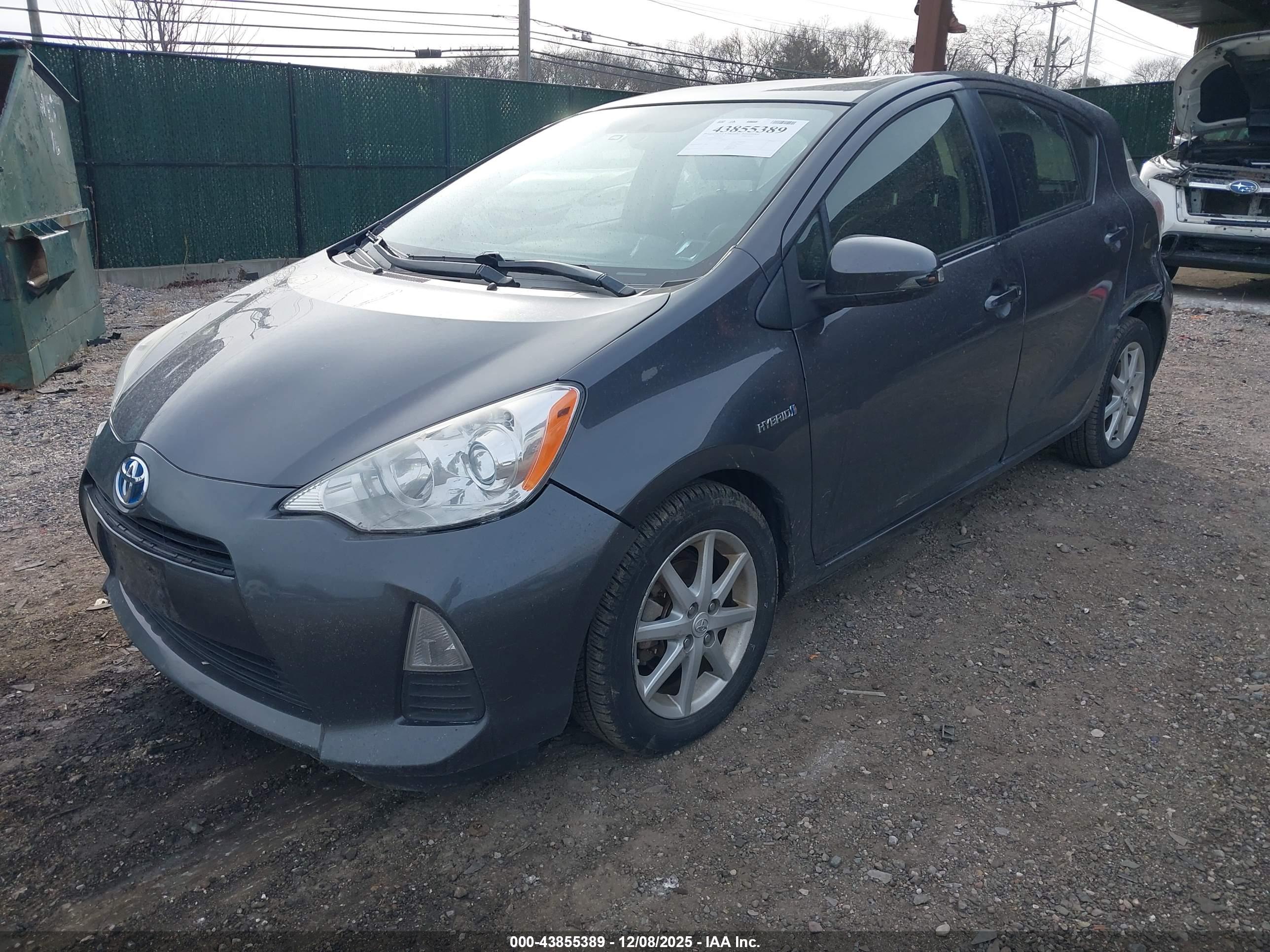TOYOTA PRIUS image 2