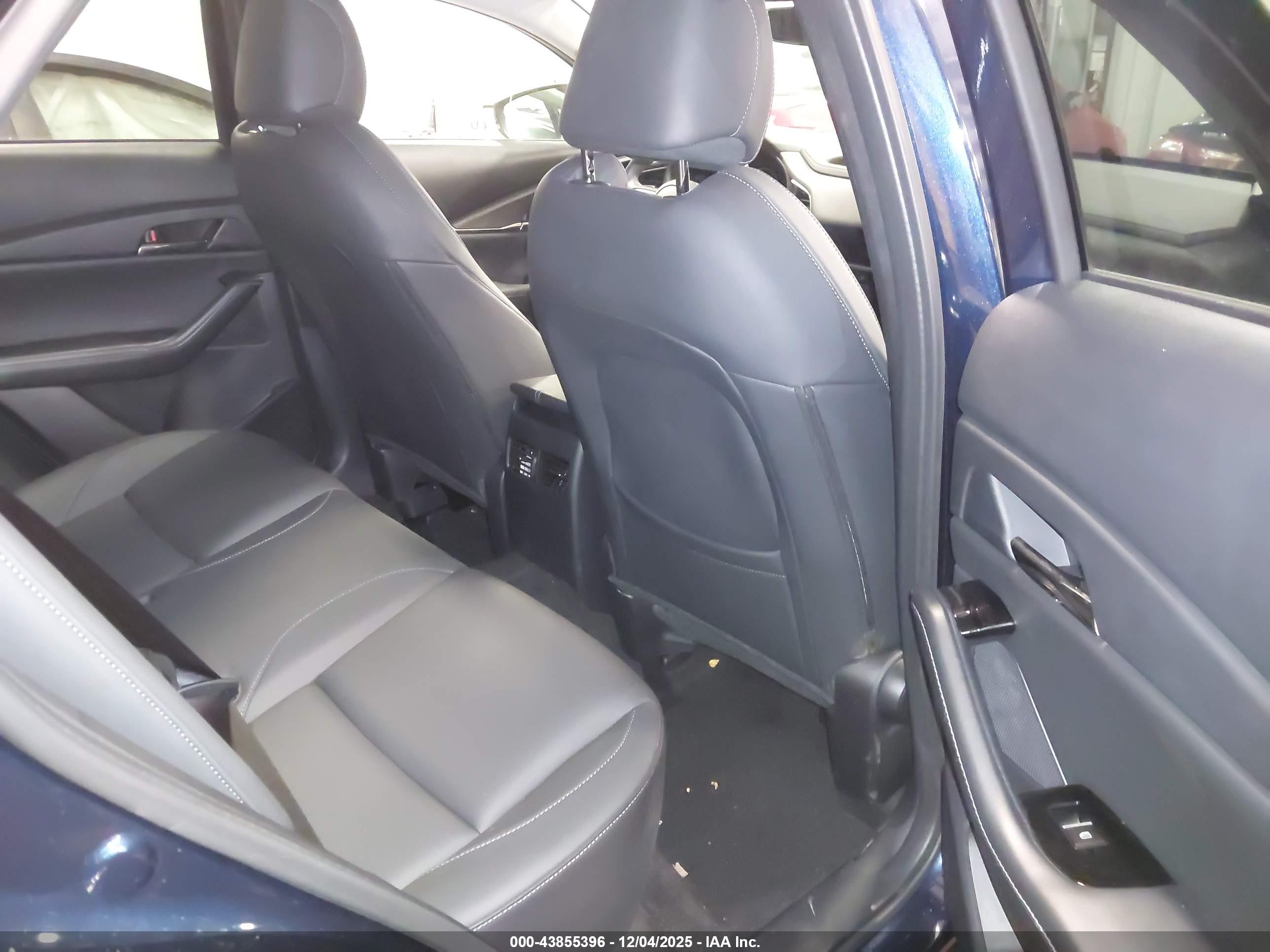 MAZDA CX-30 image 8