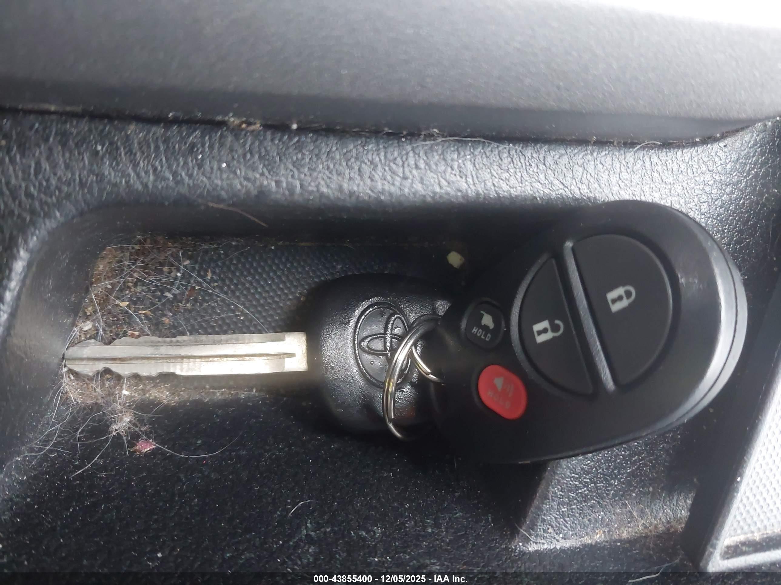 TOYOTA SEQUOIA image 11
