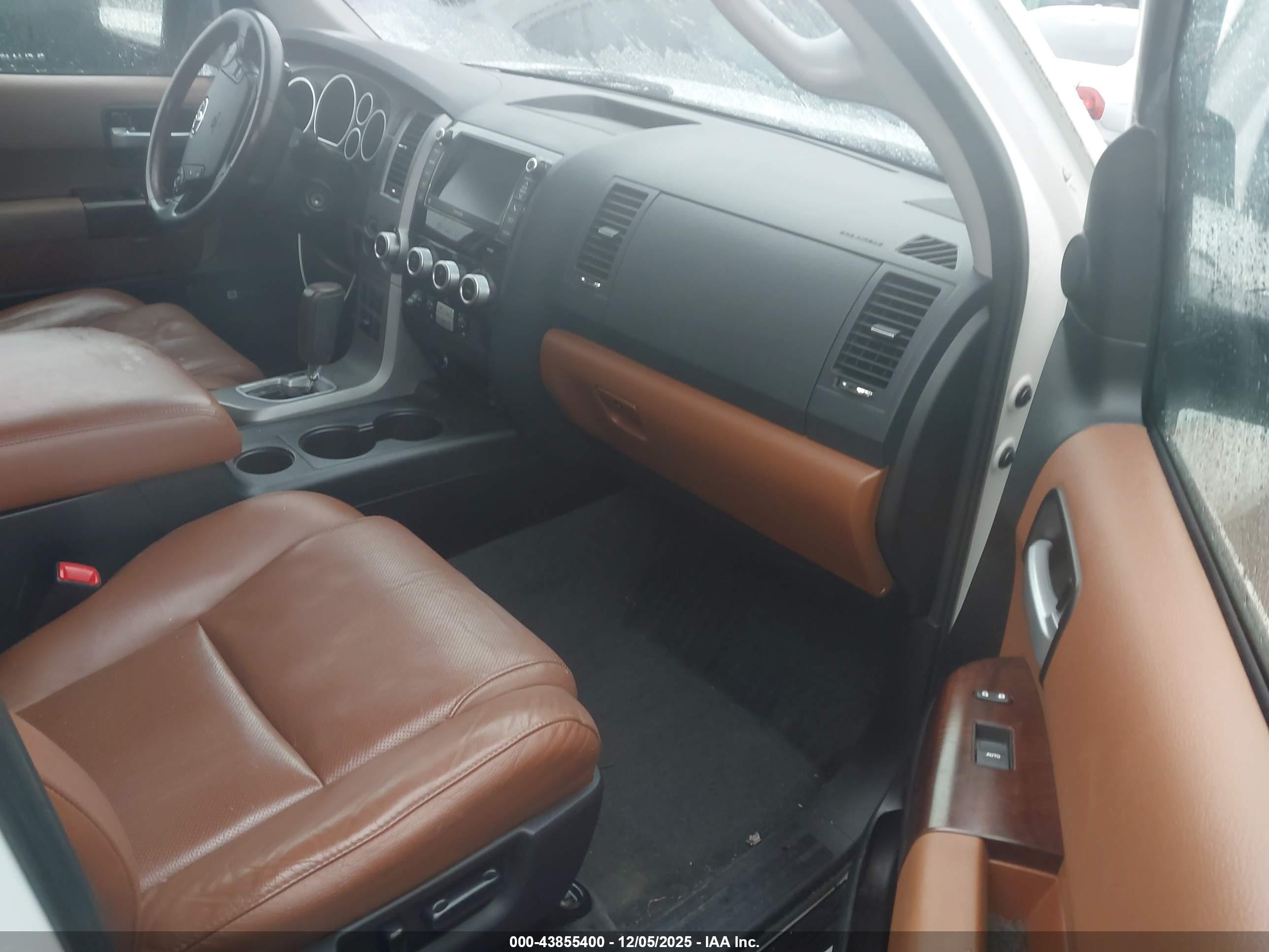 TOYOTA SEQUOIA image 5