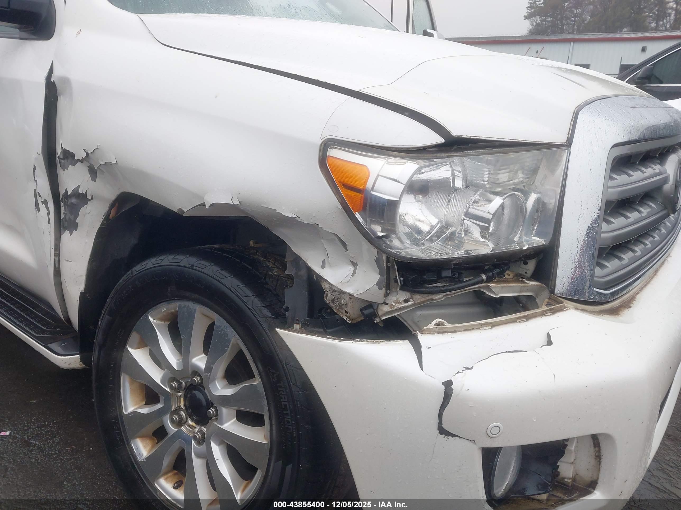 TOYOTA SEQUOIA image 6