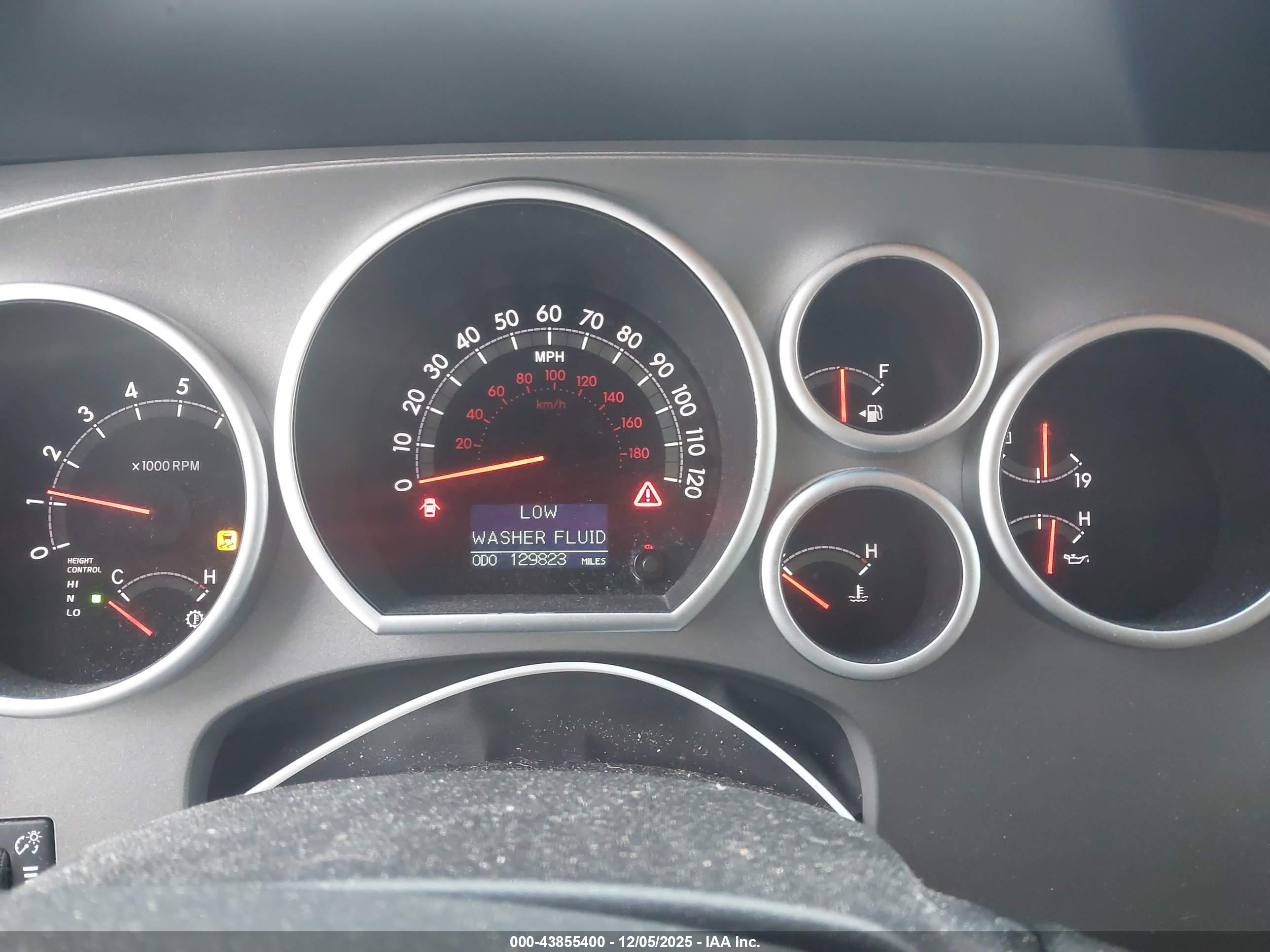 TOYOTA SEQUOIA image 7