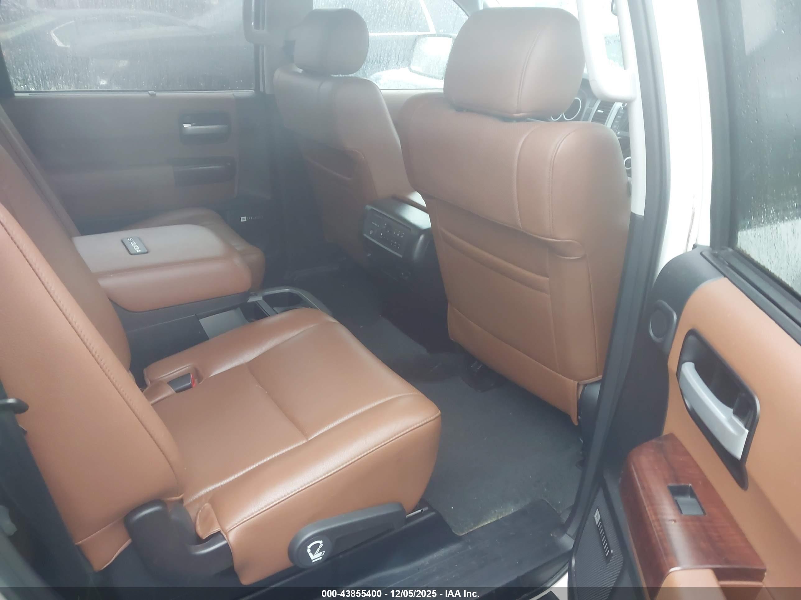 TOYOTA SEQUOIA image 8