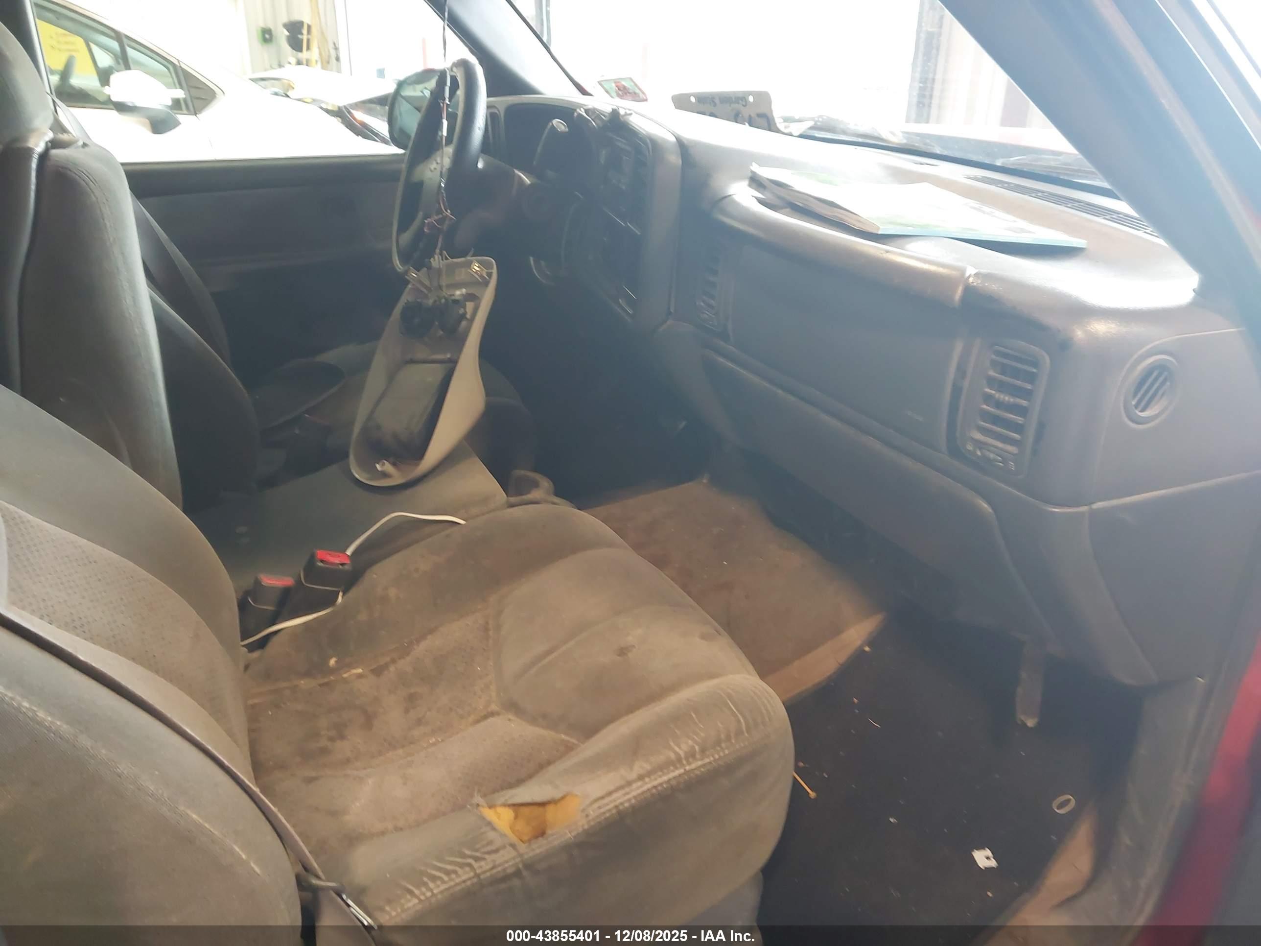 CHEVROLET SILVERADO image 5