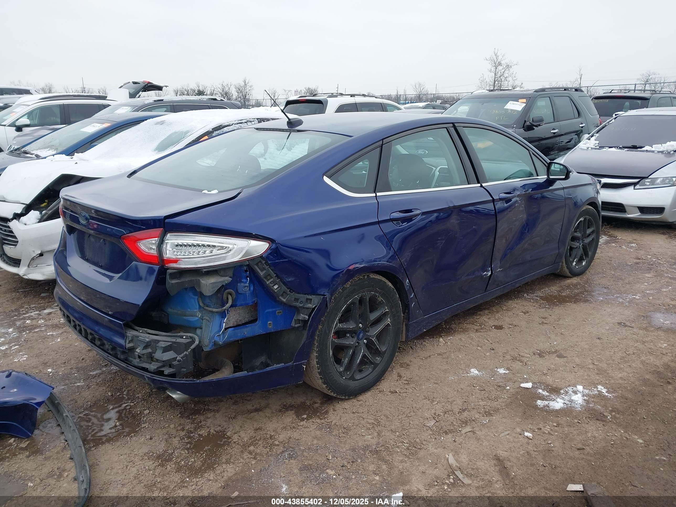 FORD FUSION image 4