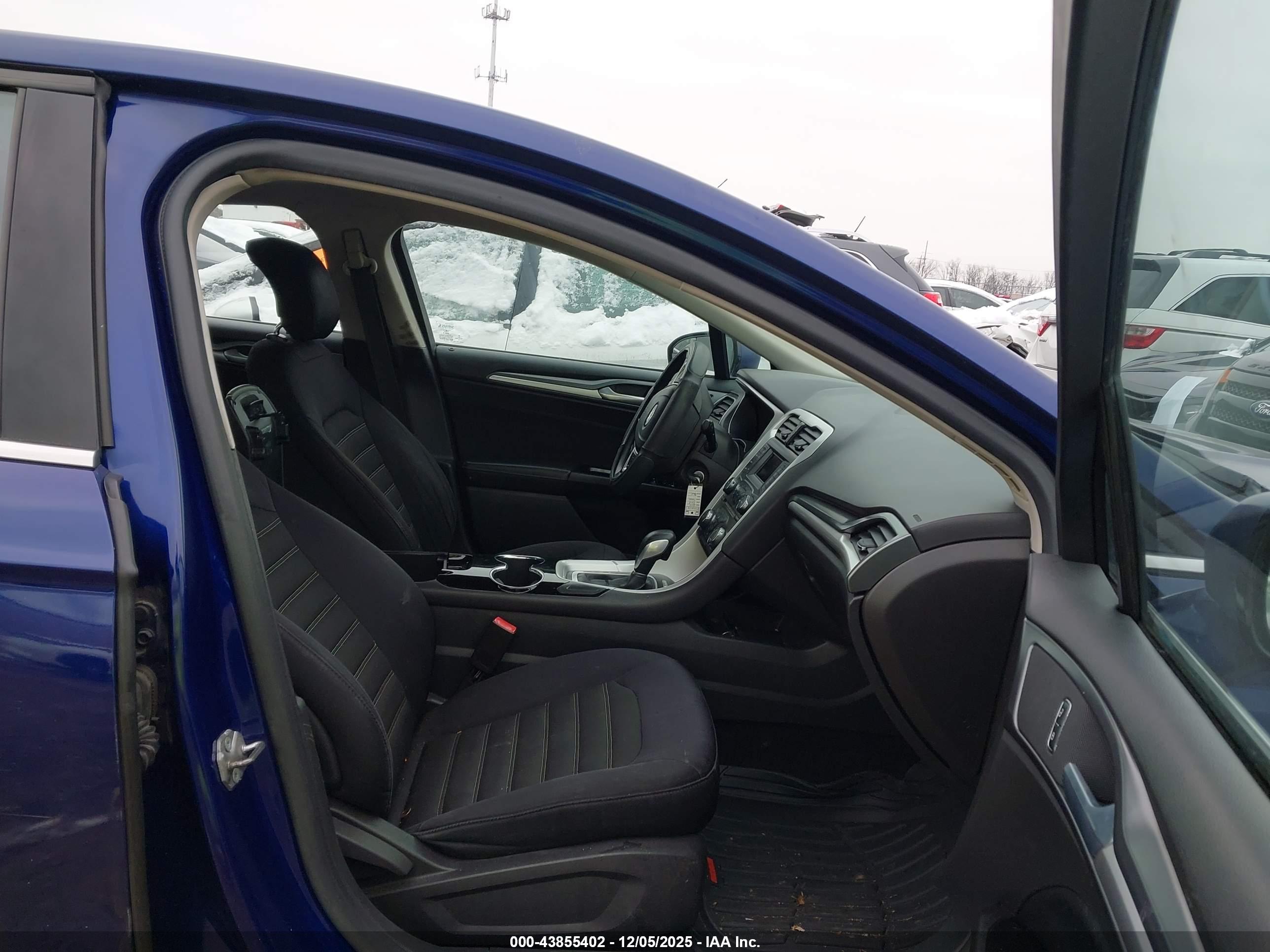 FORD FUSION image 5