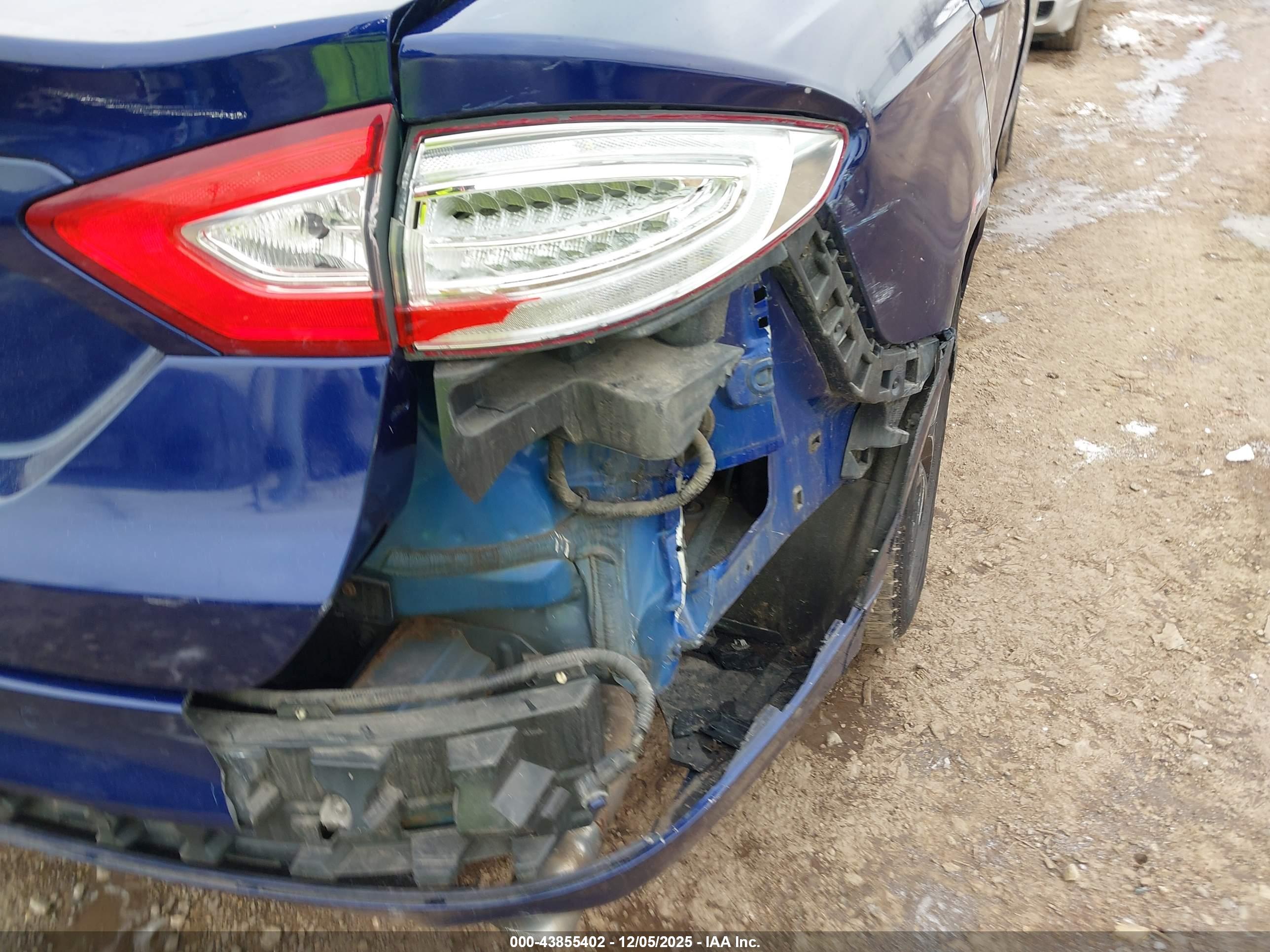 FORD FUSION image 6