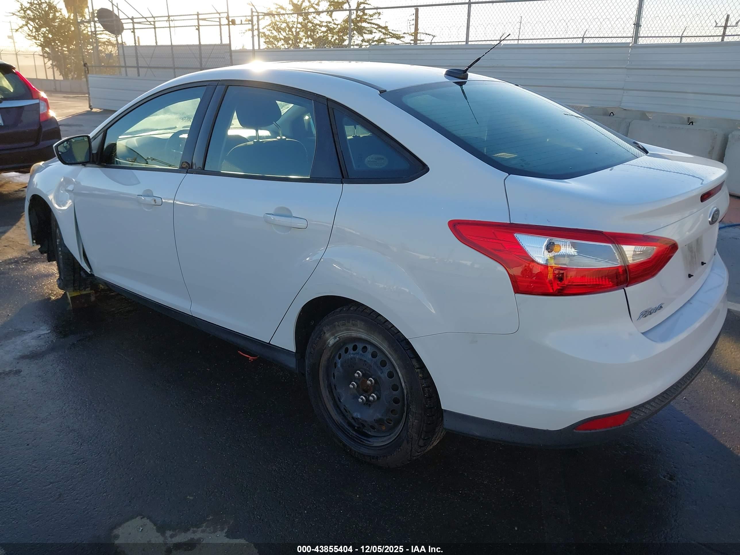 FORD FOCUS image 3