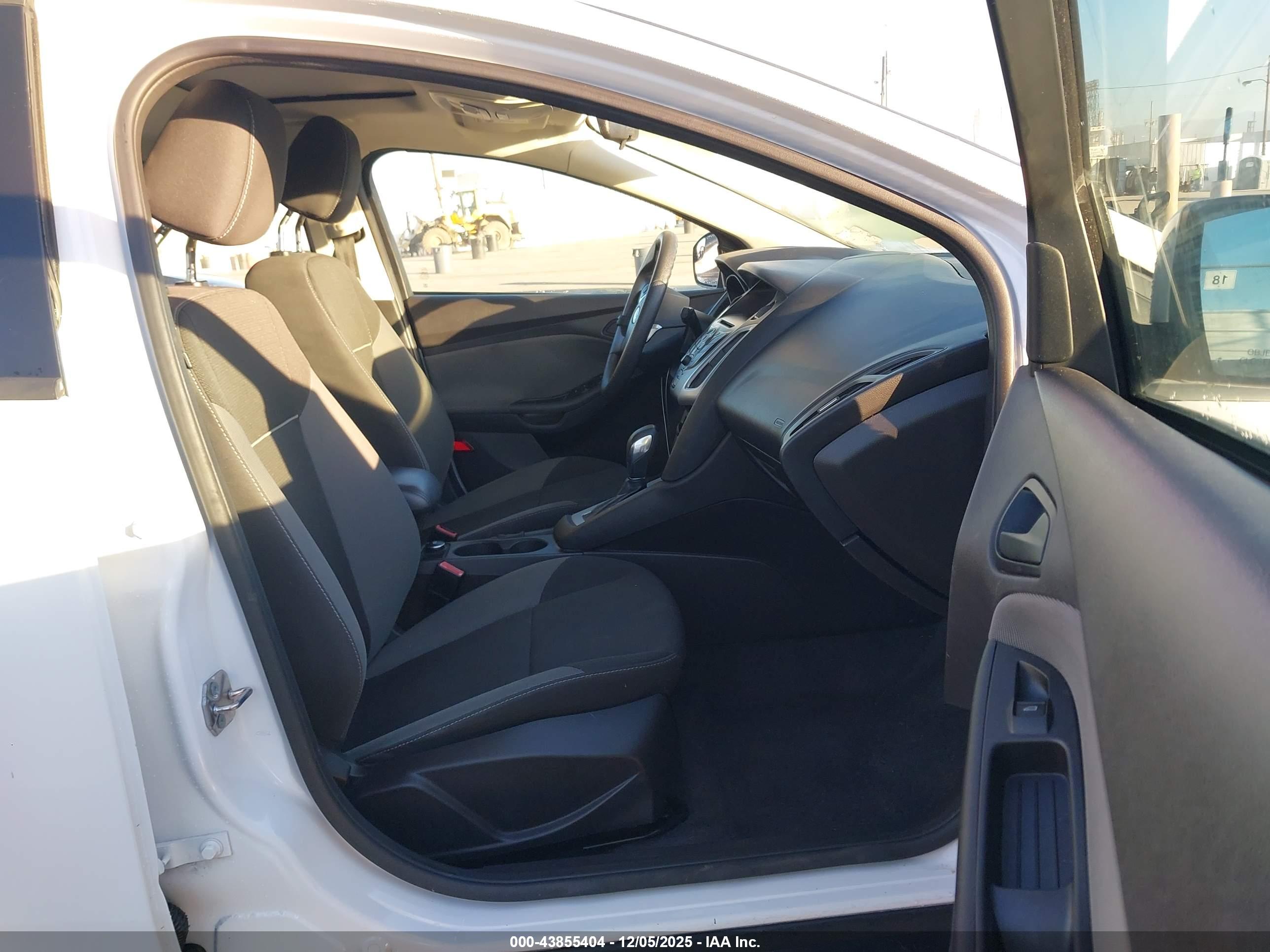FORD FOCUS image 5