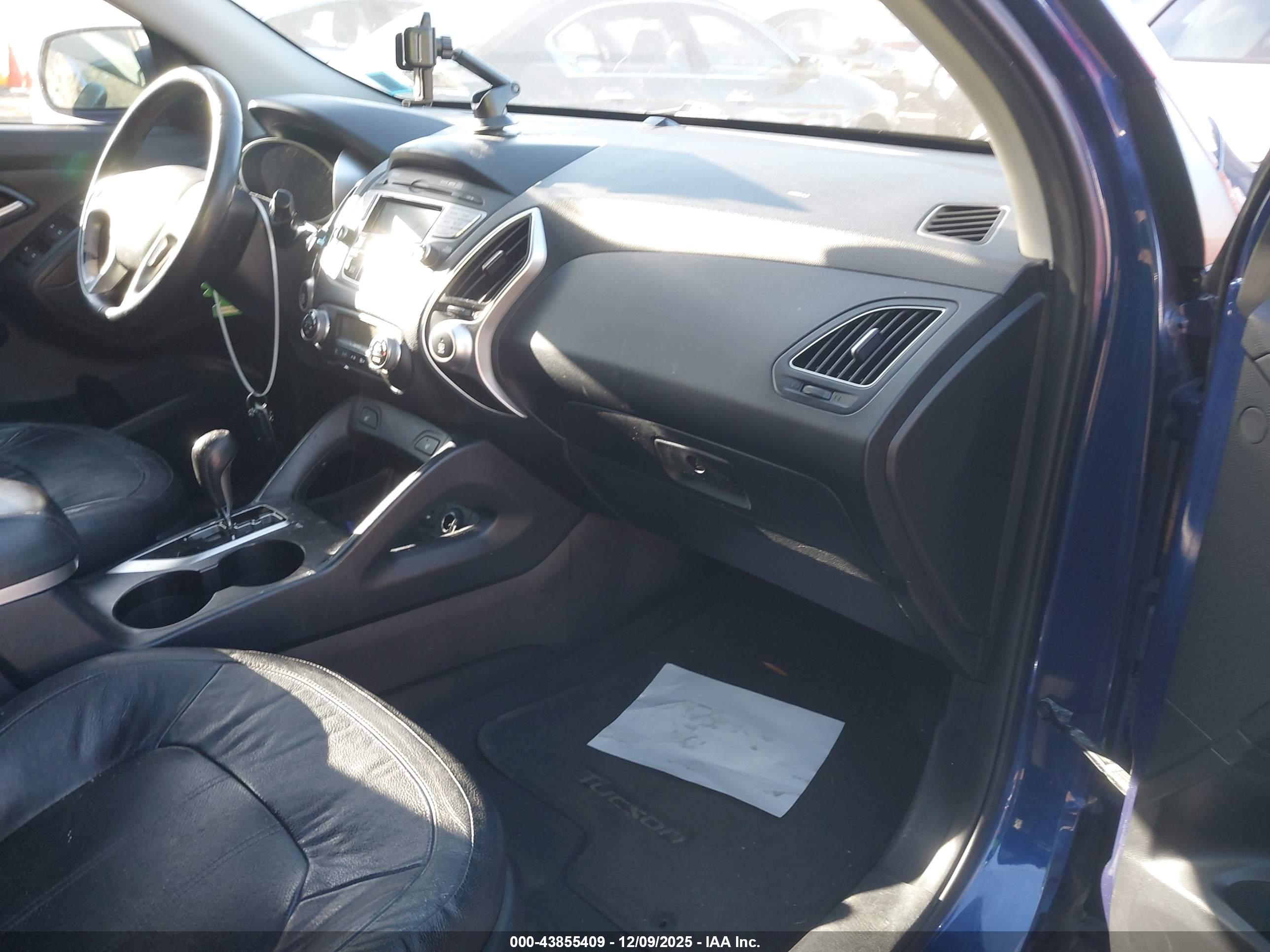 HYUNDAI TUCSON image 5
