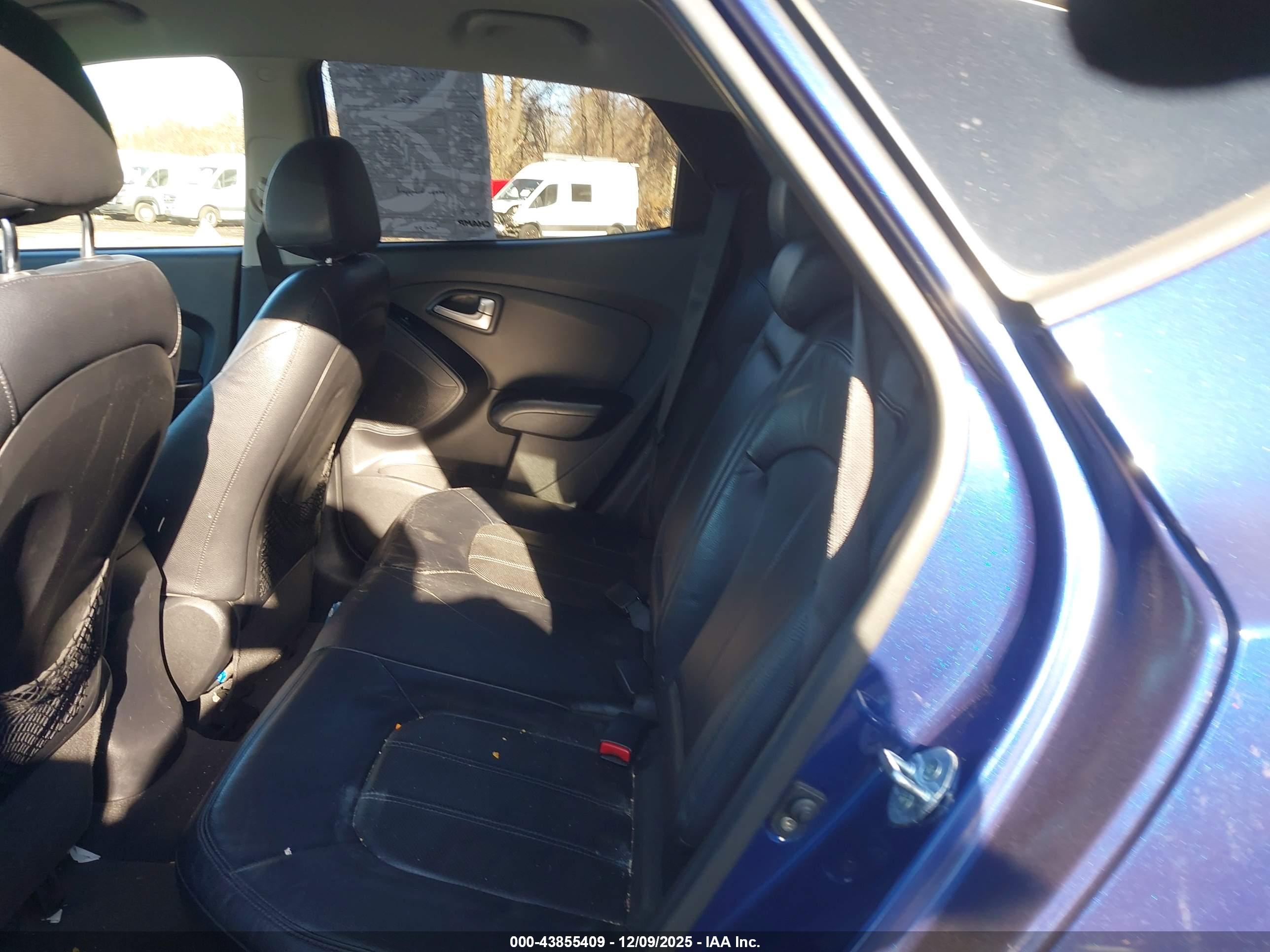 HYUNDAI TUCSON image 8