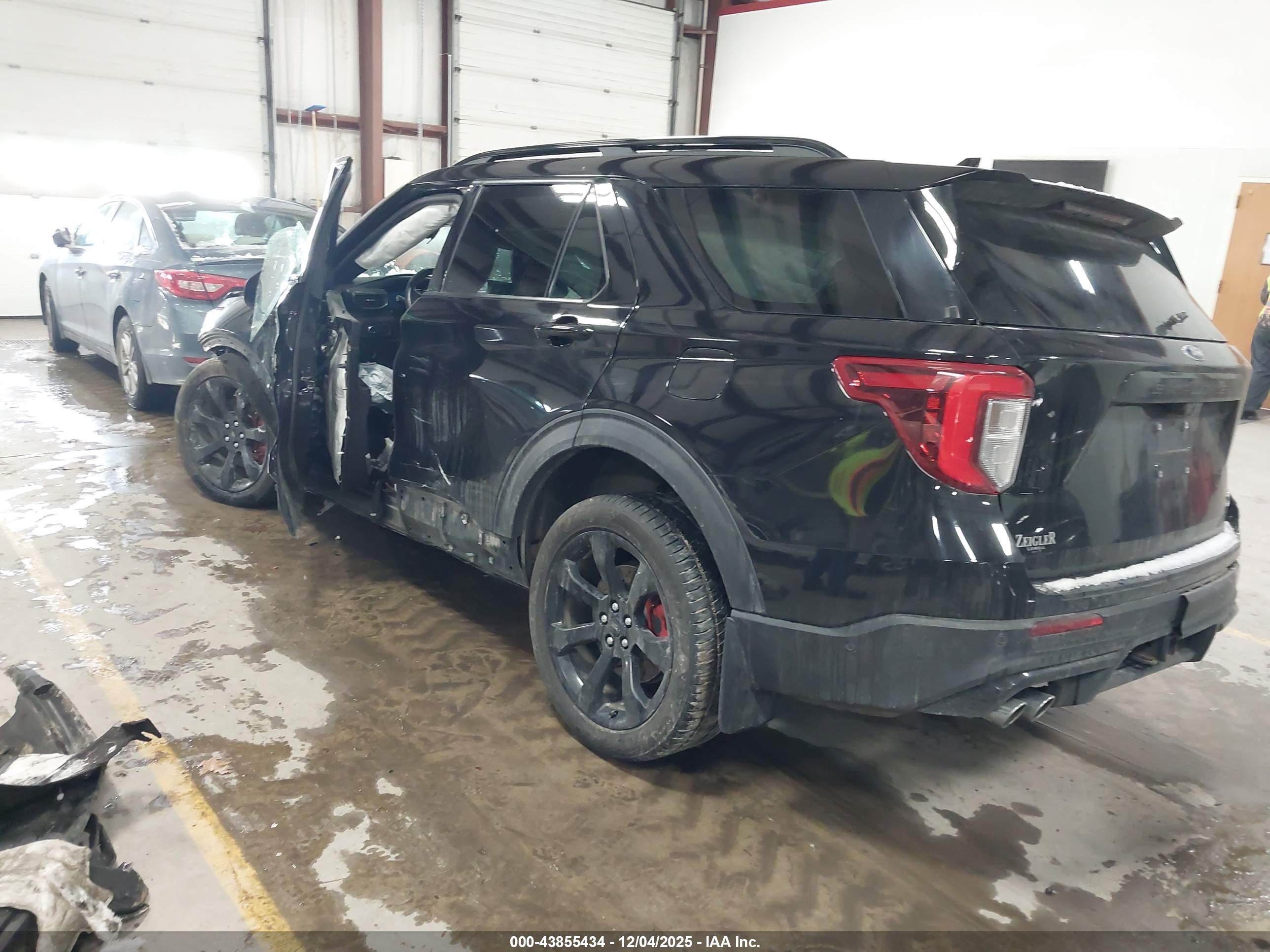 FORD EXPLORER image 3