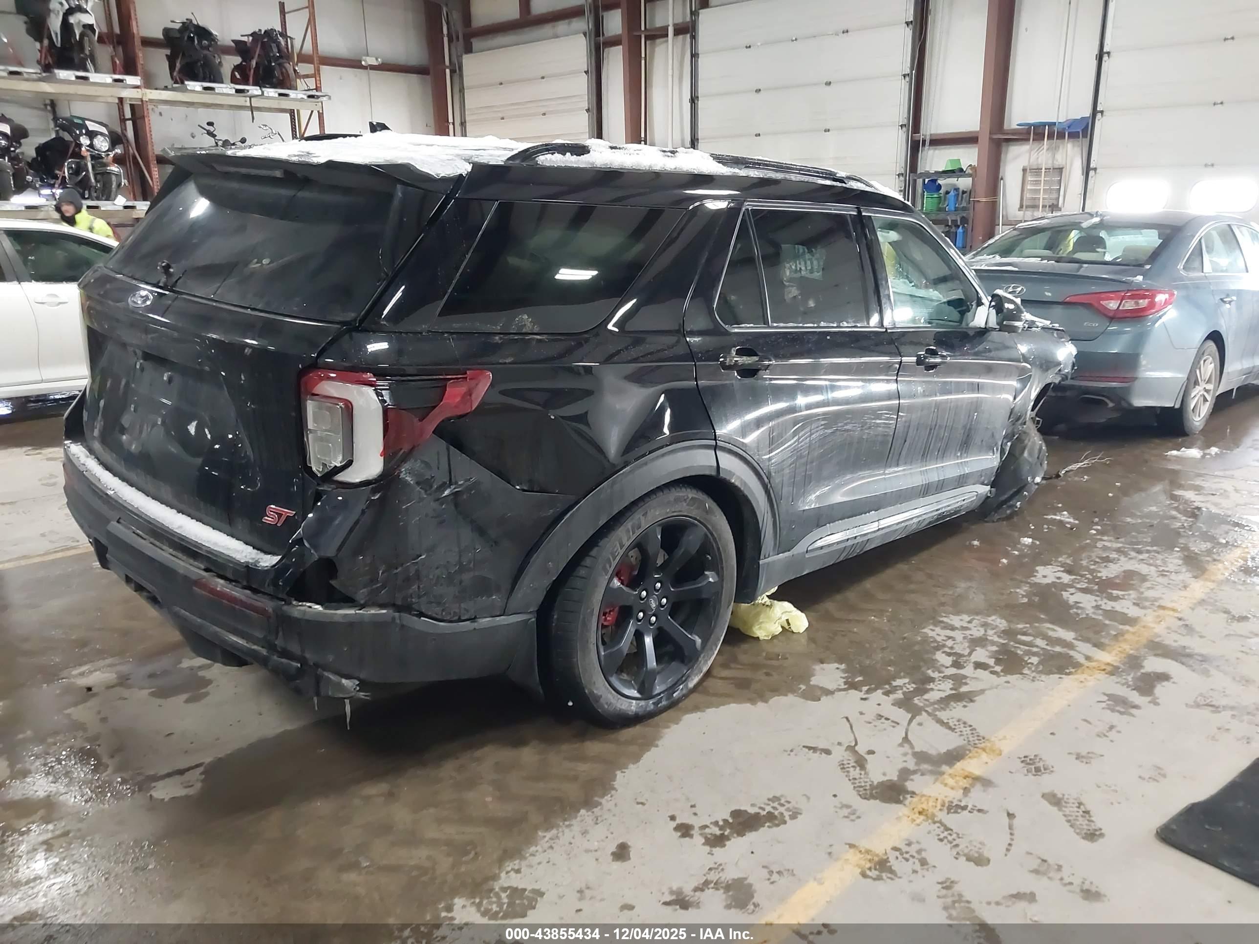 FORD EXPLORER image 4
