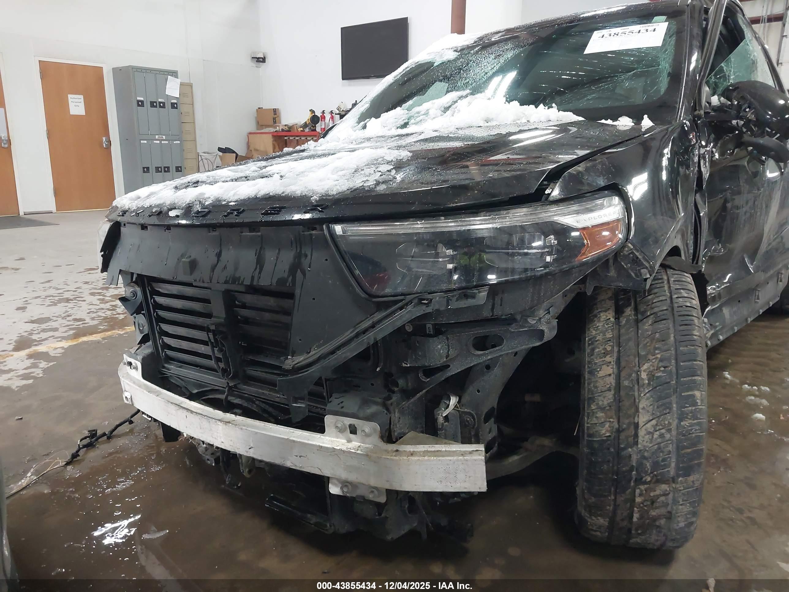 FORD EXPLORER image 6